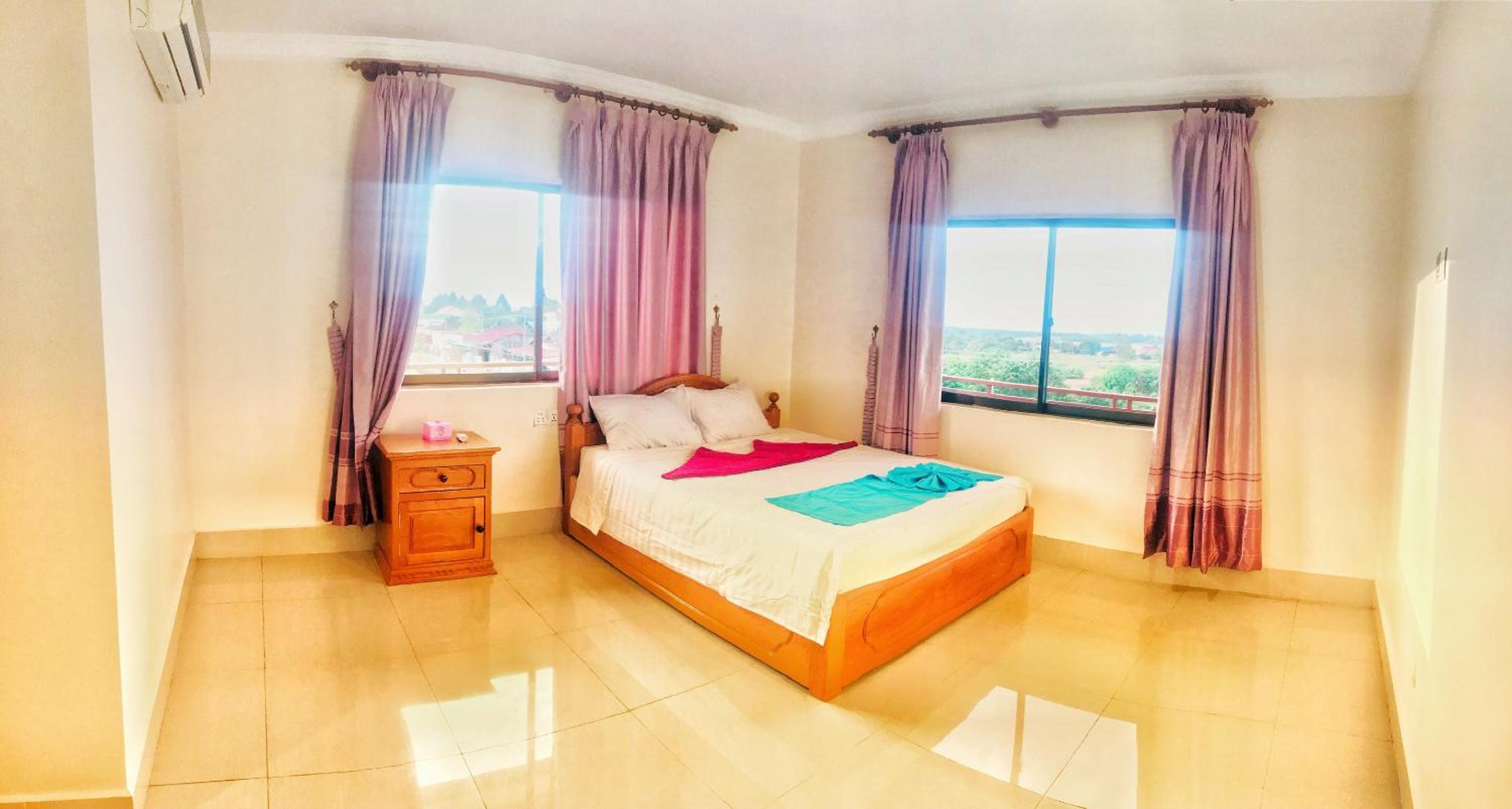Queen Room photo 1