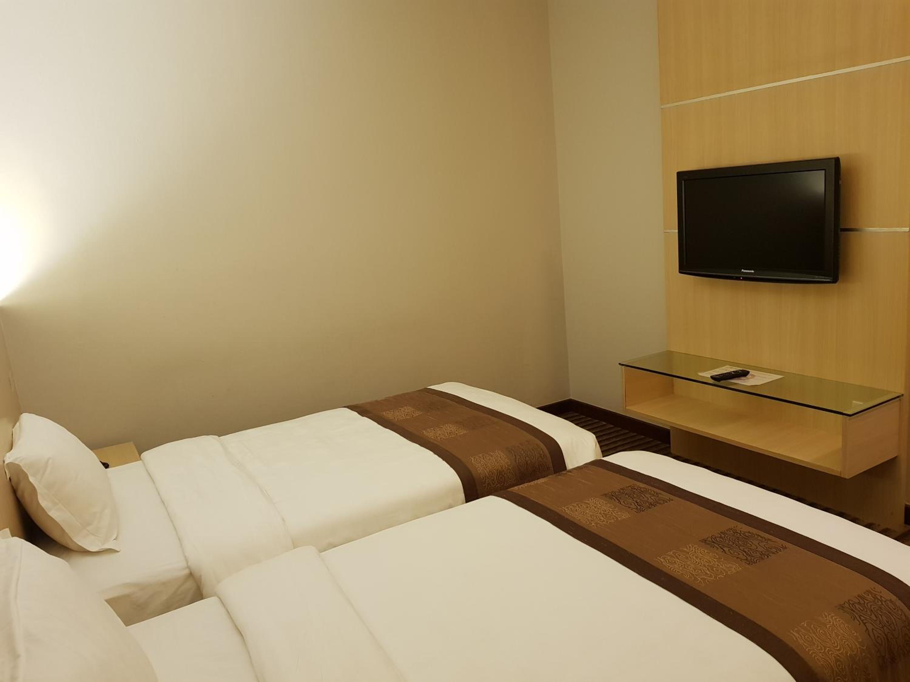 Standard Twin Room (No Window) photo 2