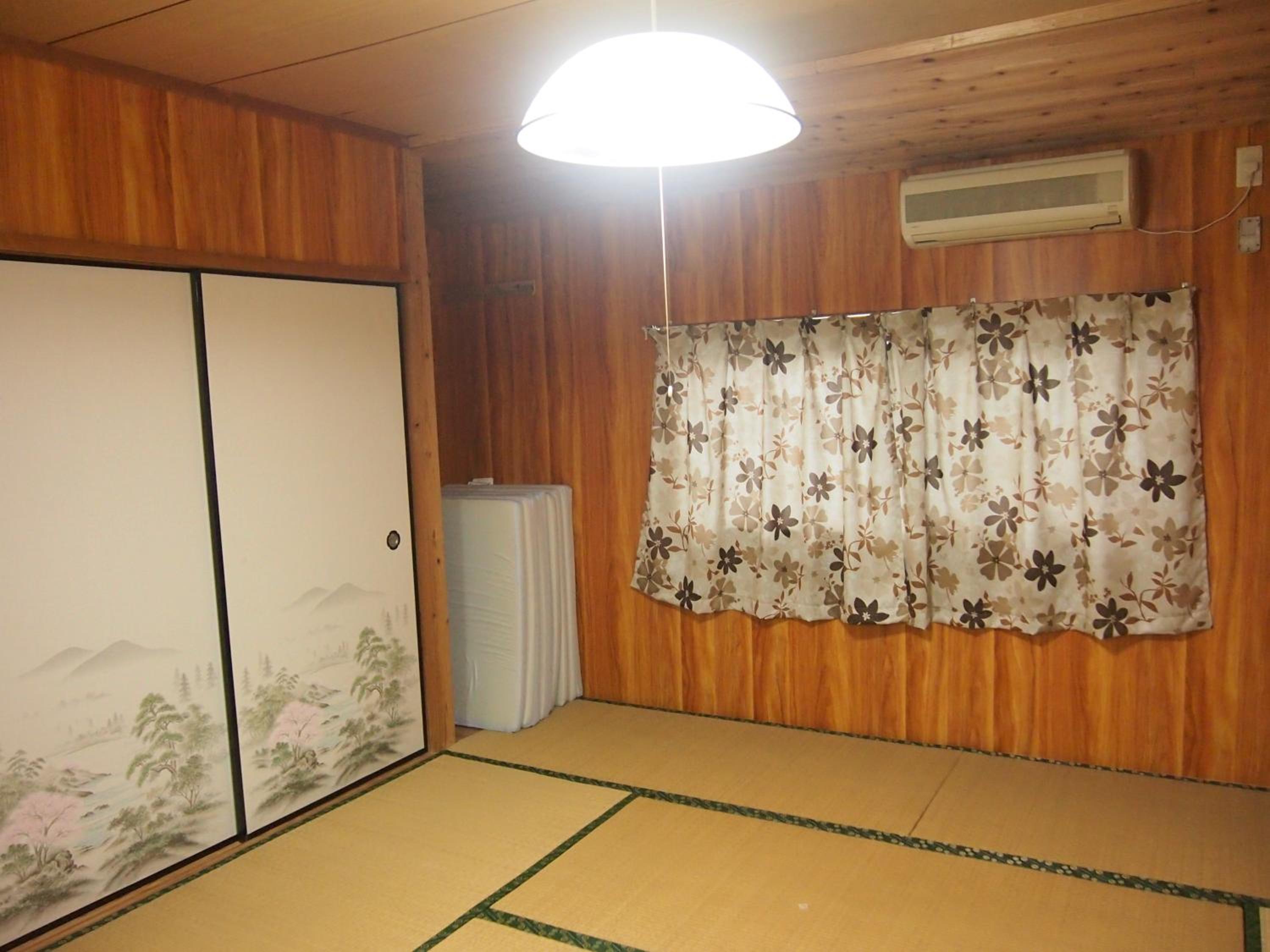 Japanese-Style Apartment - Photo 11