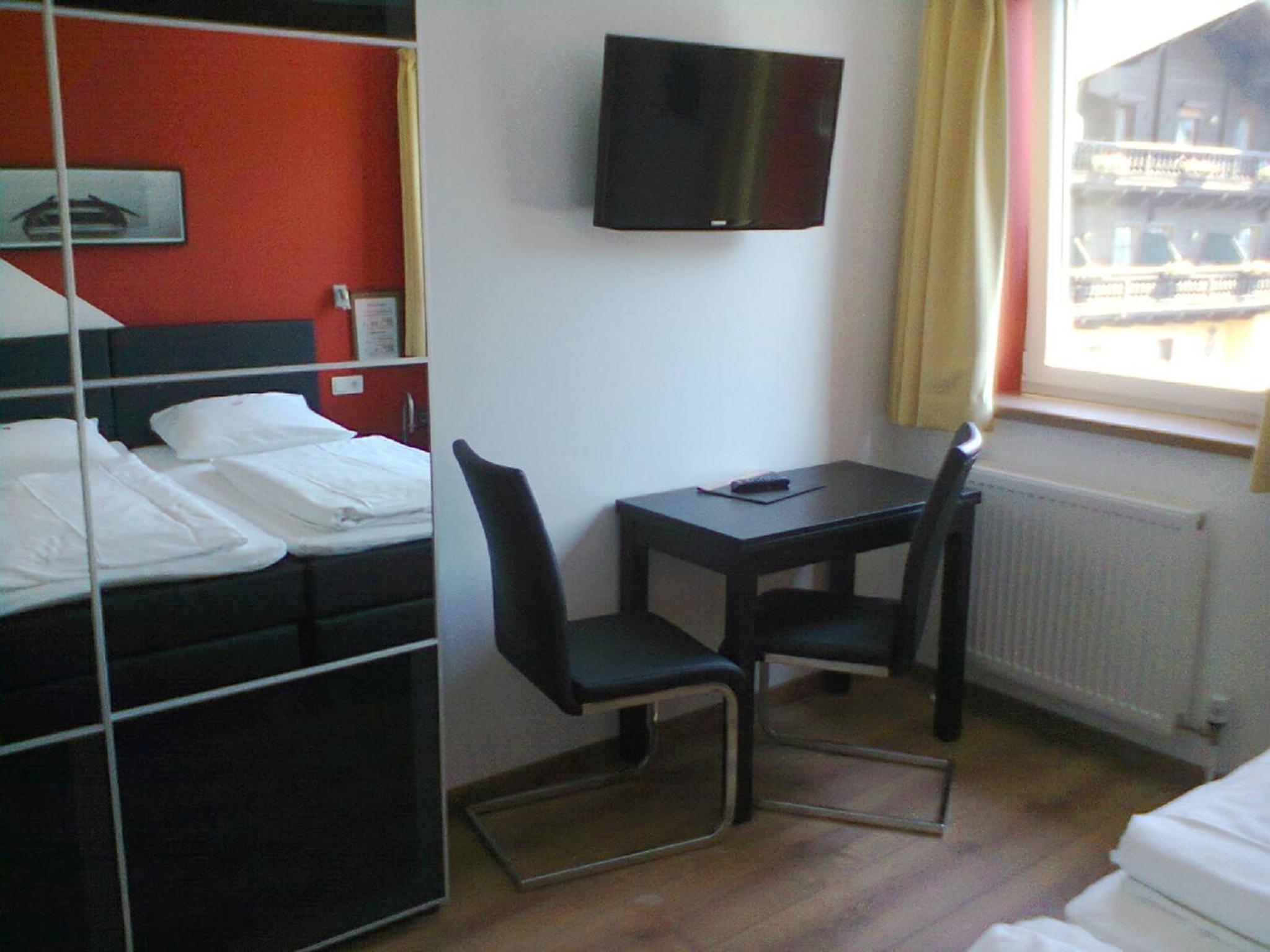 Standard Double Room - Photo 7