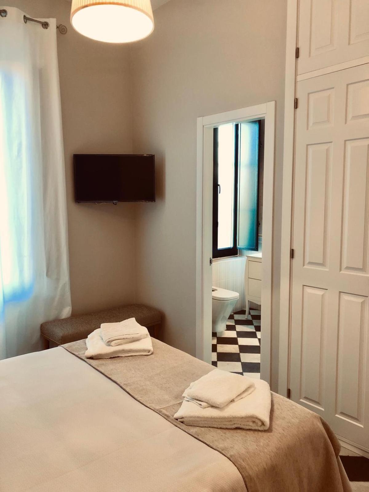 Double Room - Photo 5