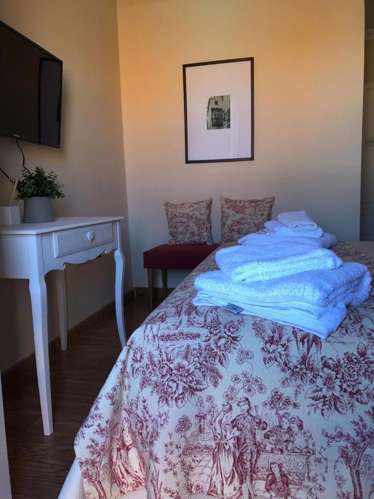 Double Room with Balcony - Photo 2