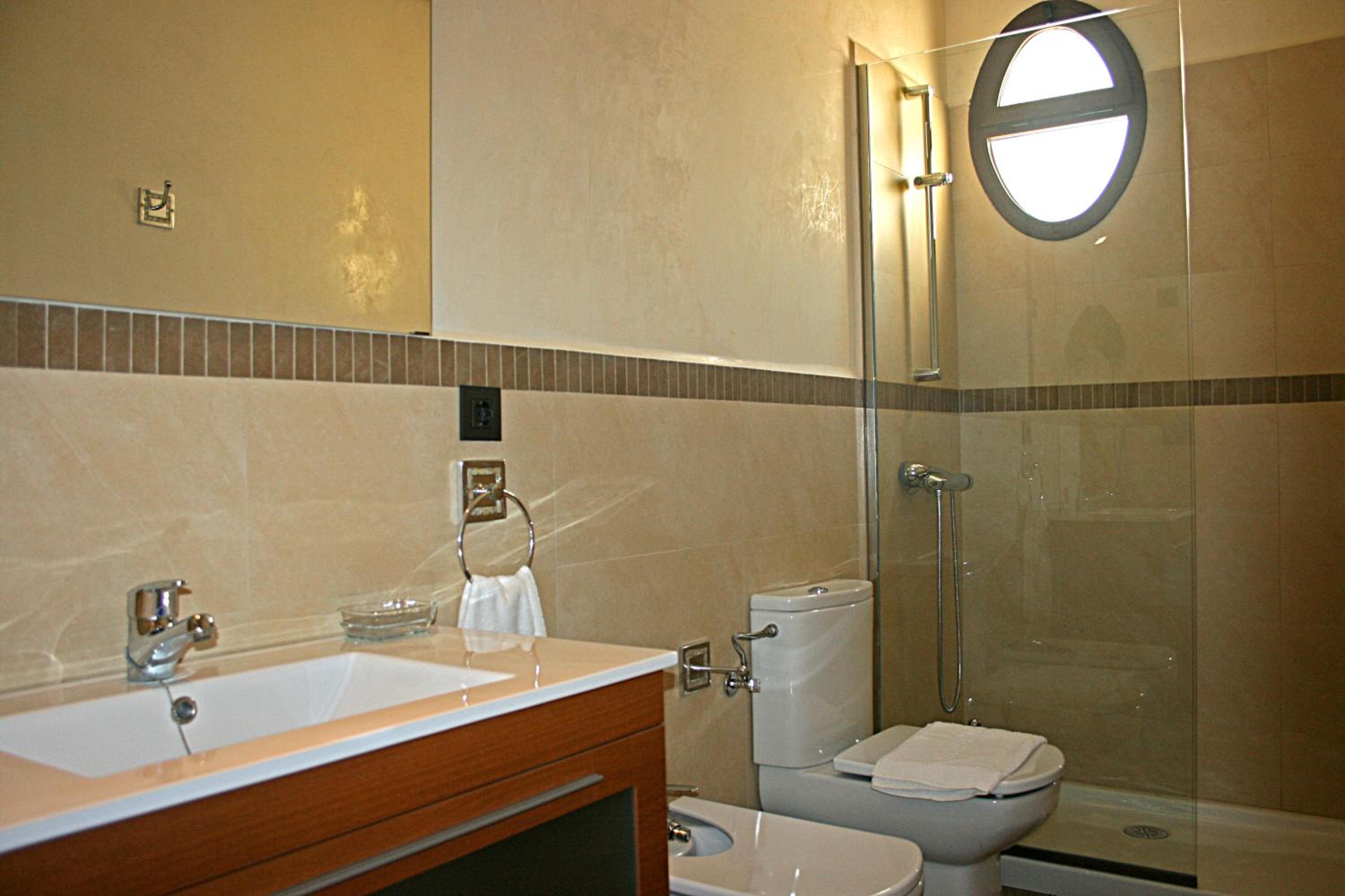 One-Bedroom Apartment (2 Adults) - Photo 4