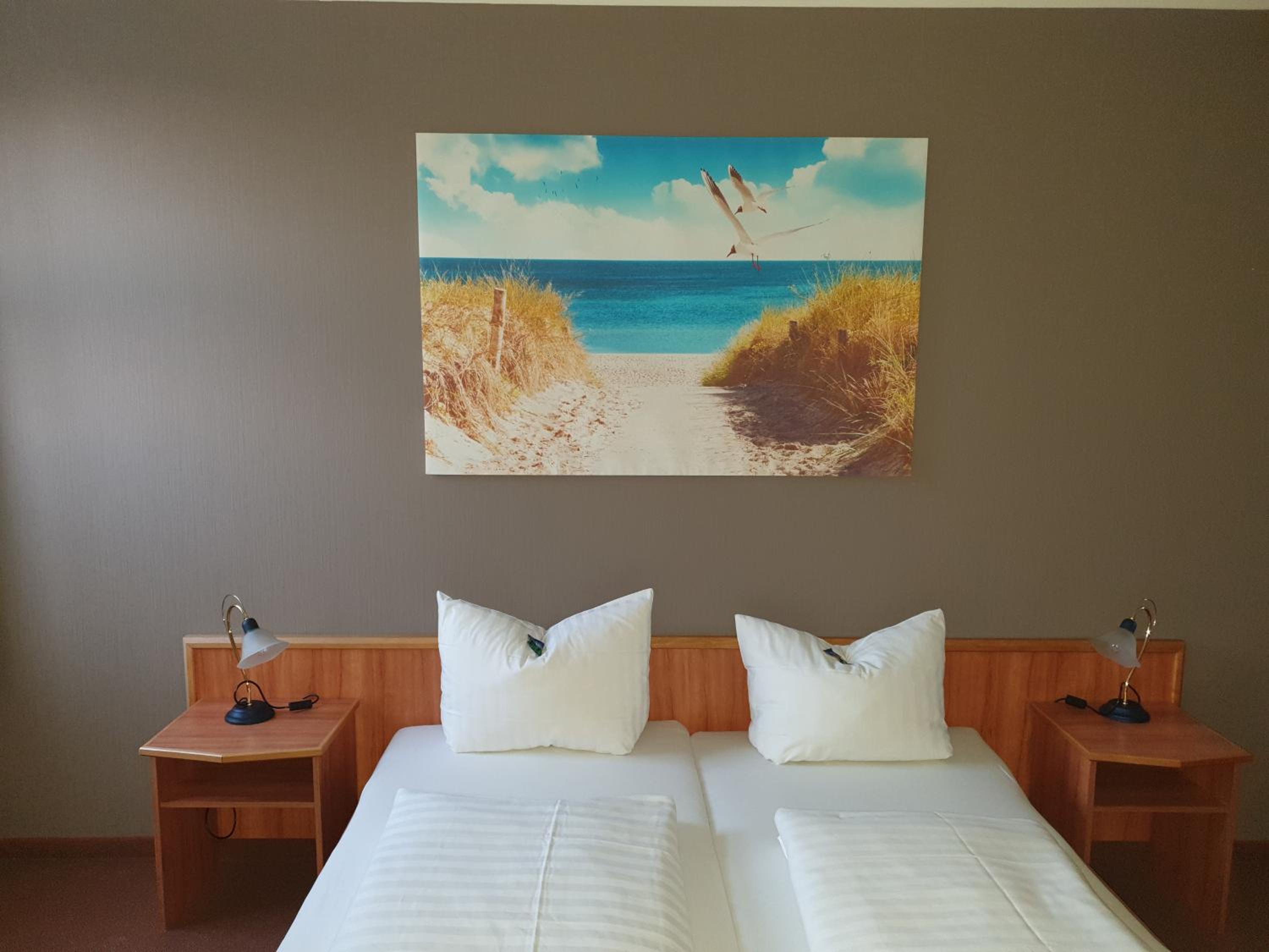 Double Room with Private Bathroom - Photo 12