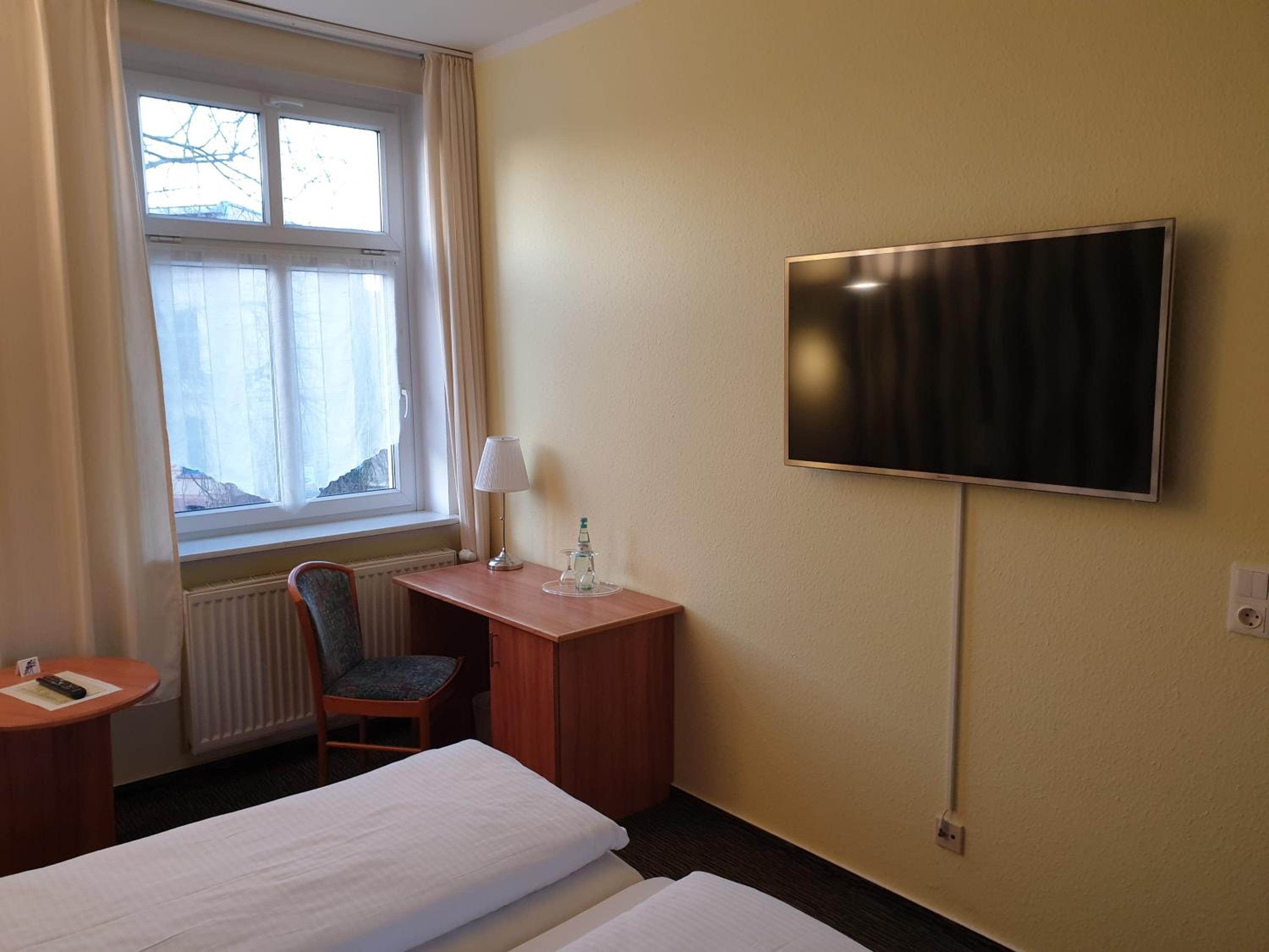 Double Room with Private Bathroom - Photo 5
