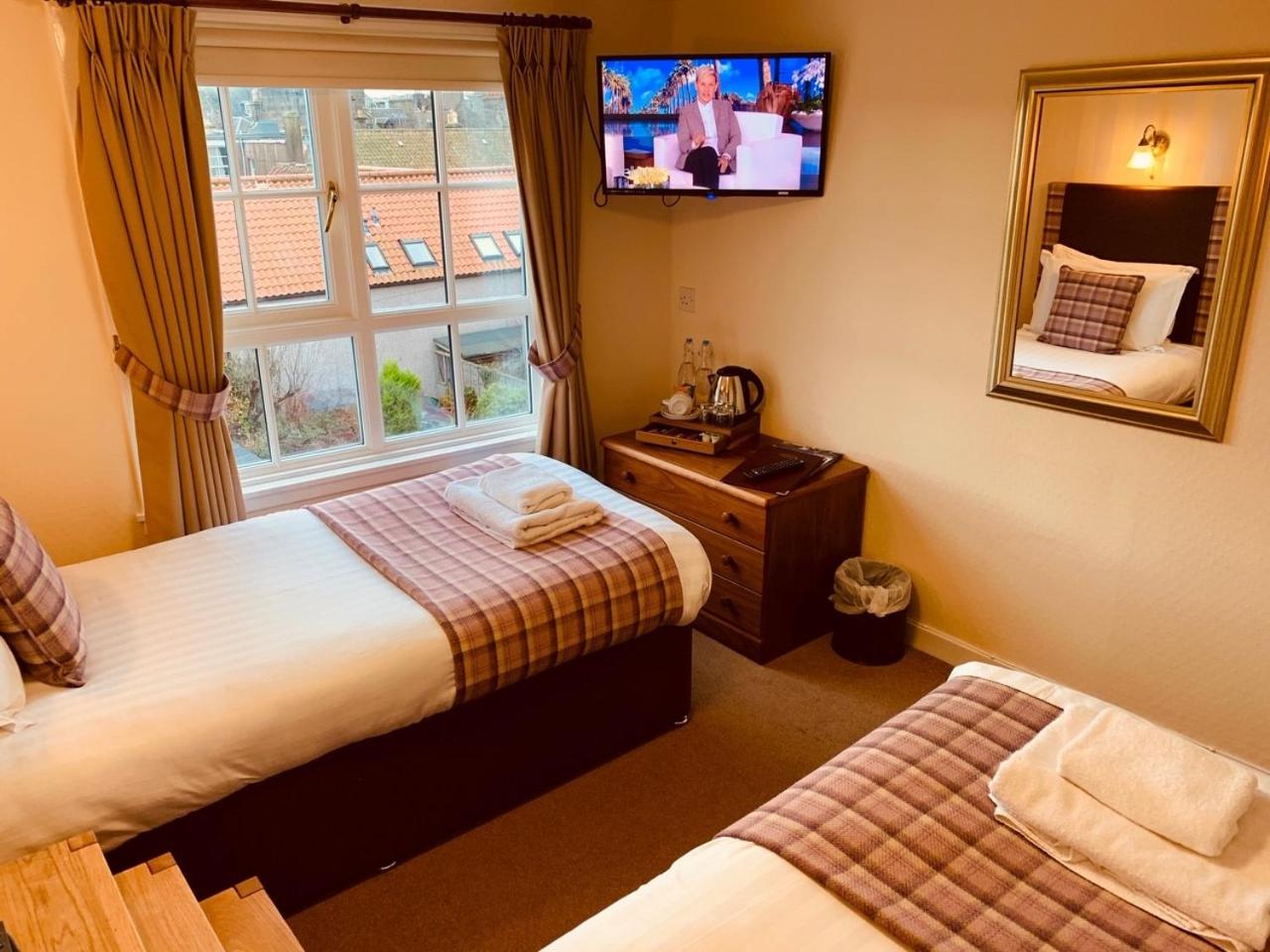 Standard Twin Room - Photo 13