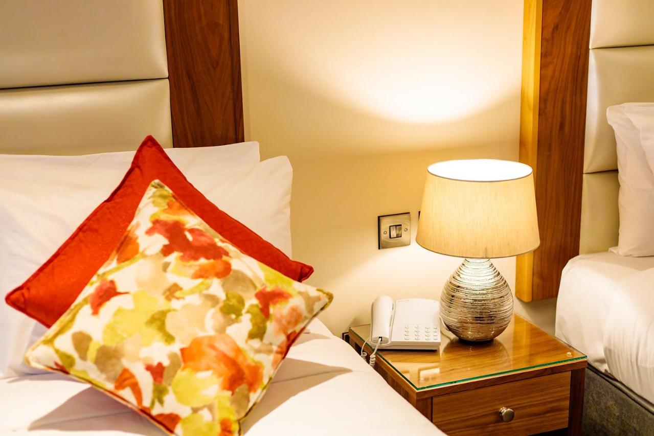 Twin Room - Photo 10