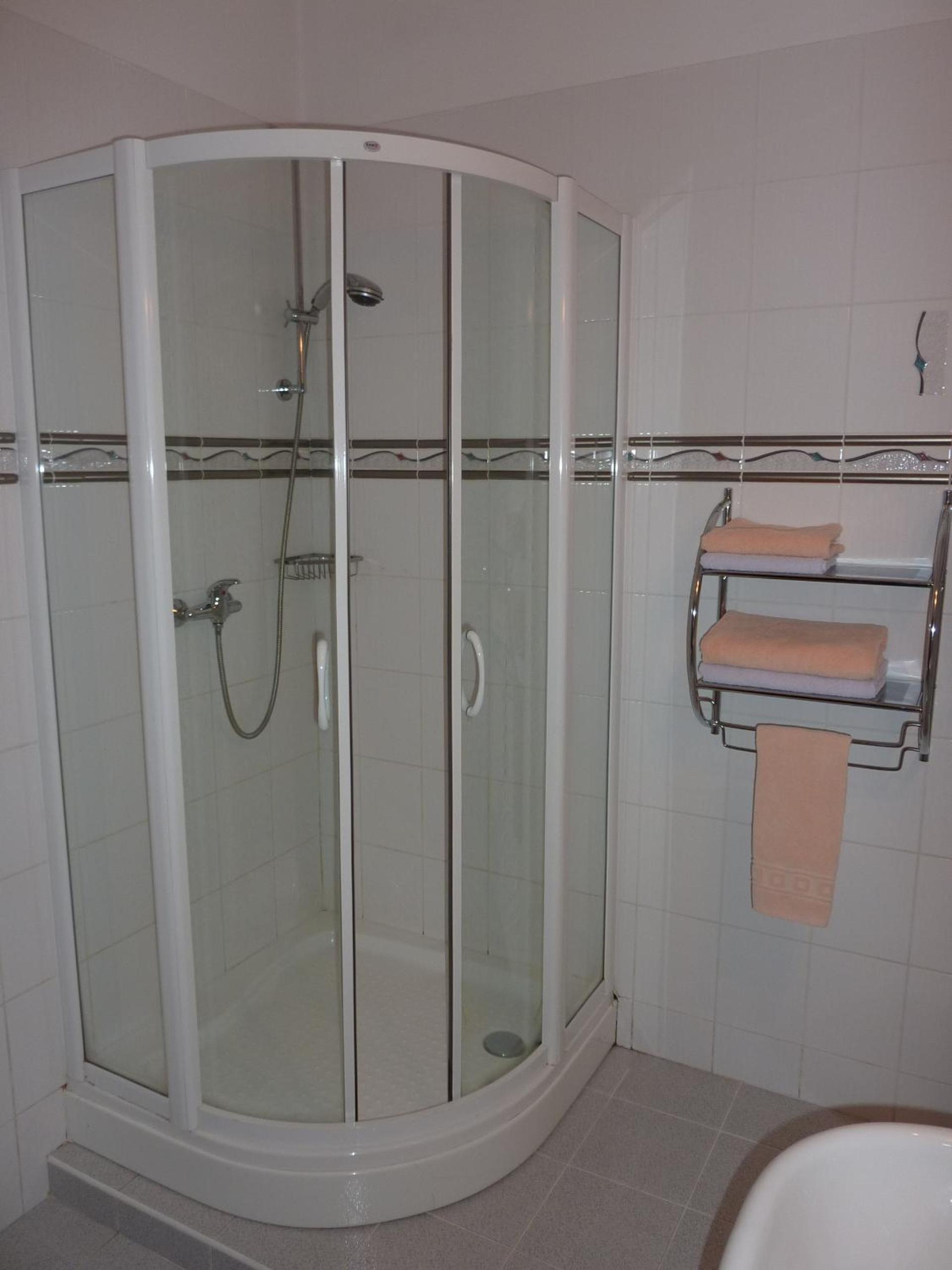 Double or Twin Room - Photo 5