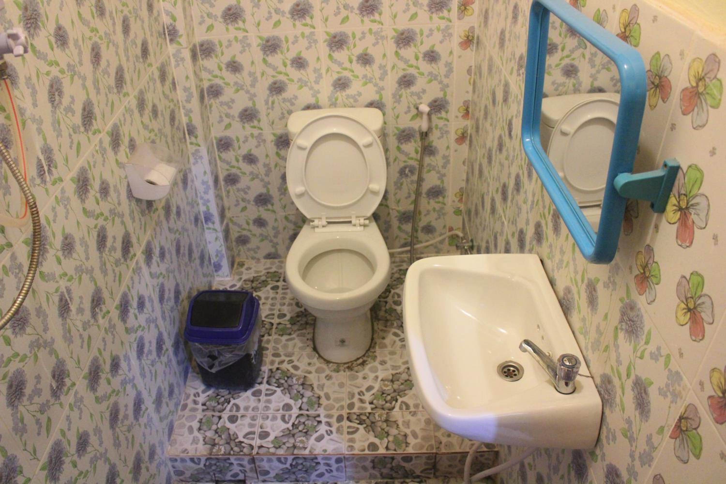 Family Room With Bathroom photo 2
