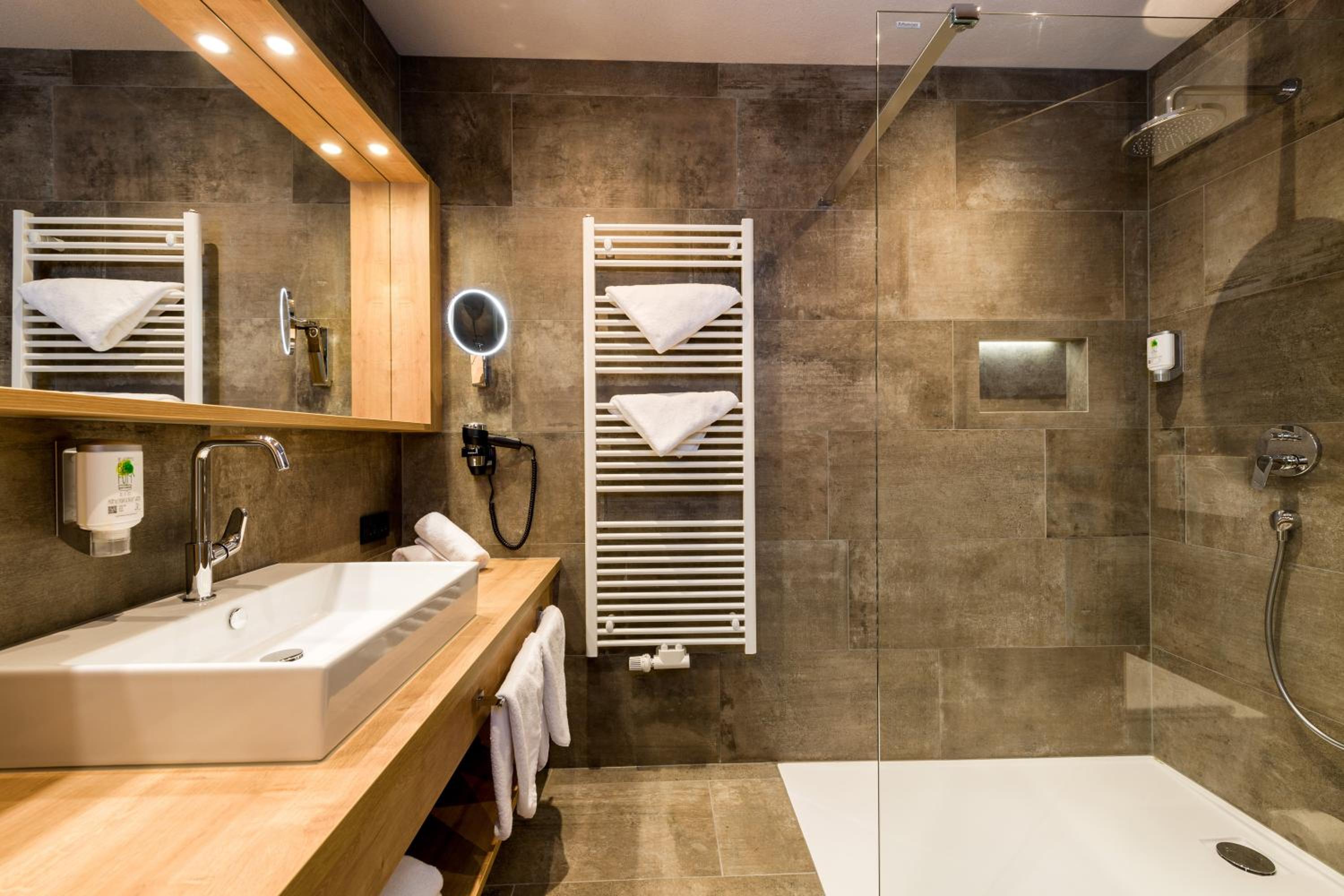 Deluxe Junior Suite photo 2