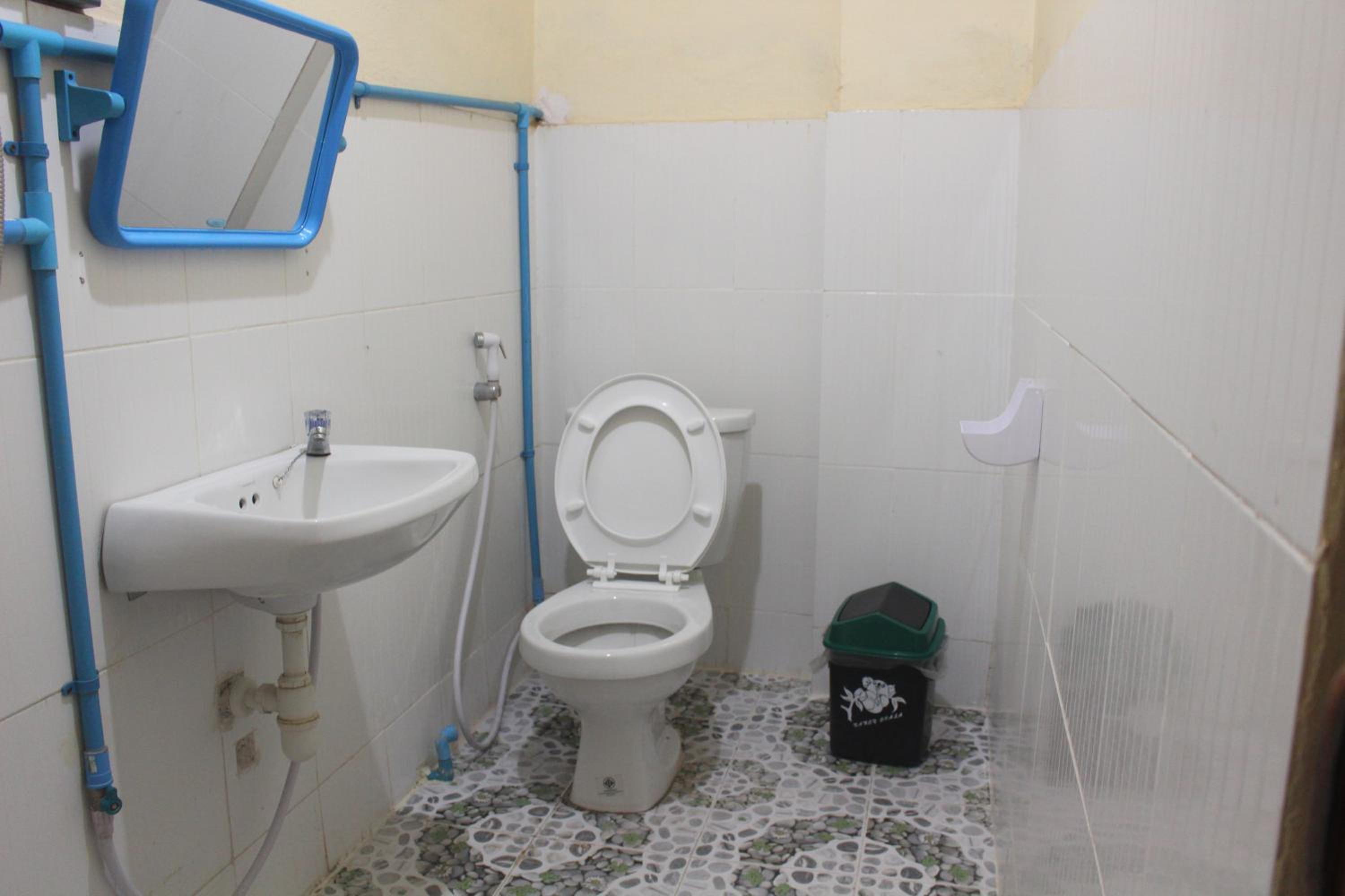 Family Room With Bathroom photo 3