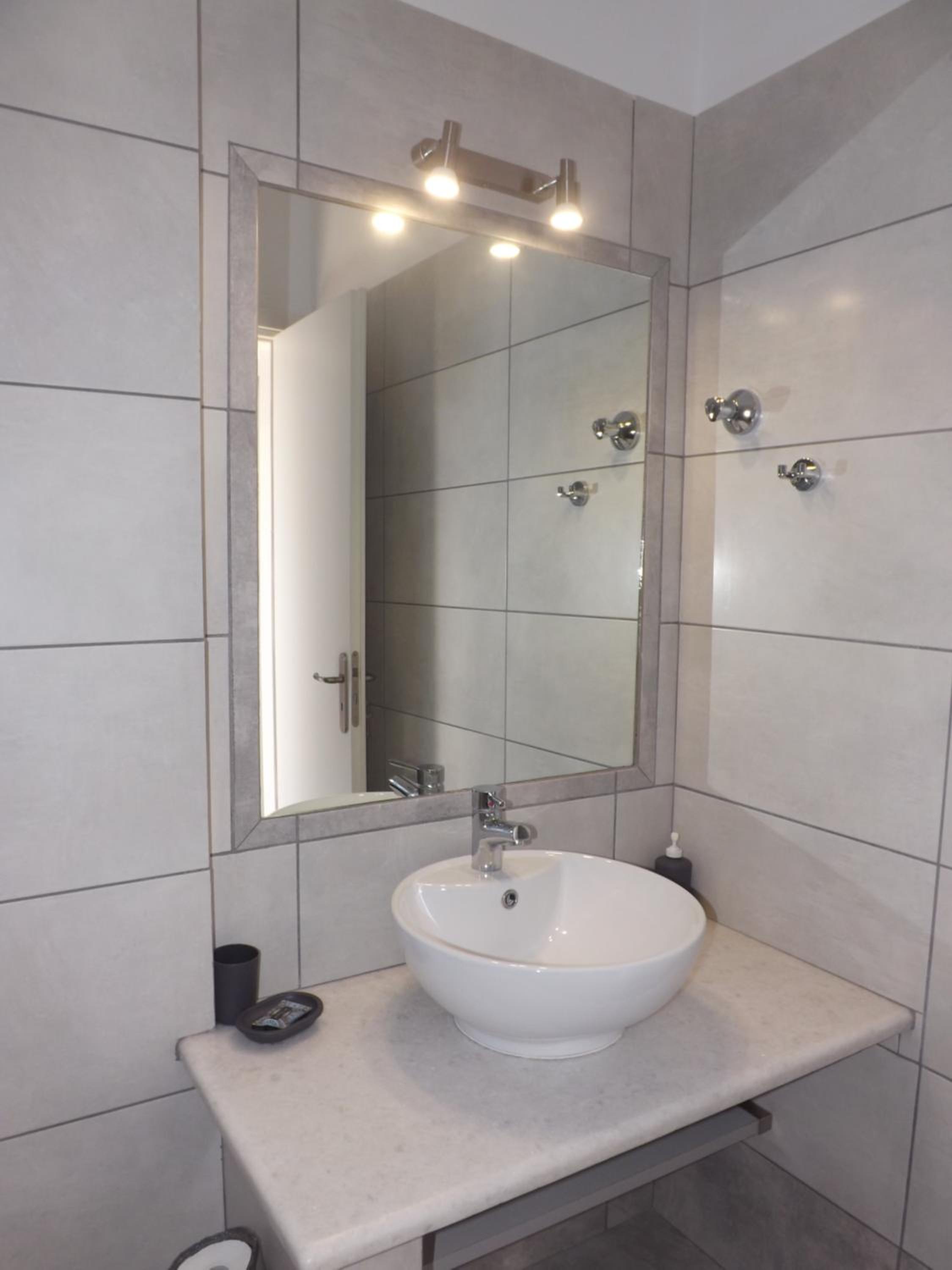 One-Bedroom Apartment with Kitchen  (2 Adults) photo 2