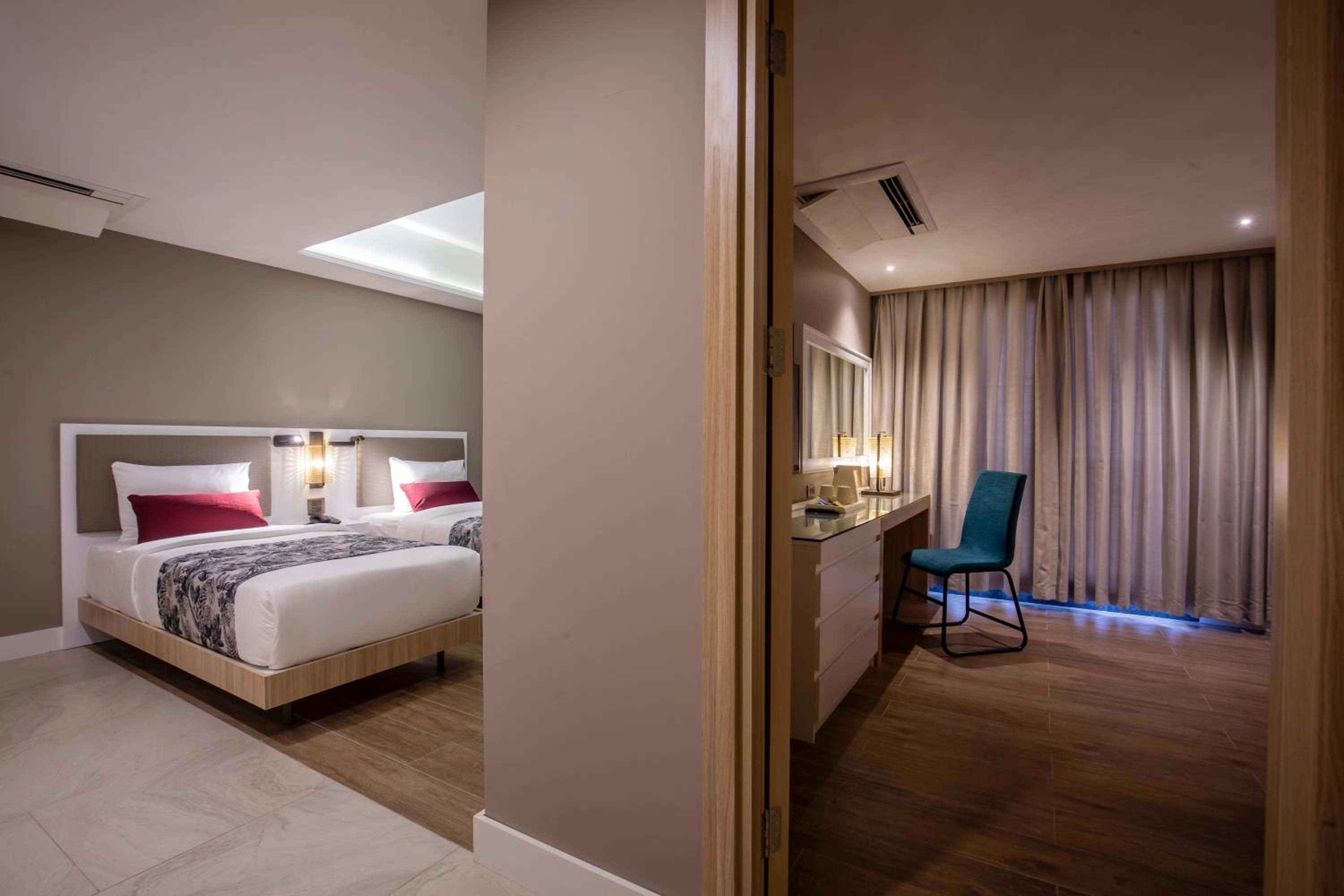Deluxe Family Room - Photo 3