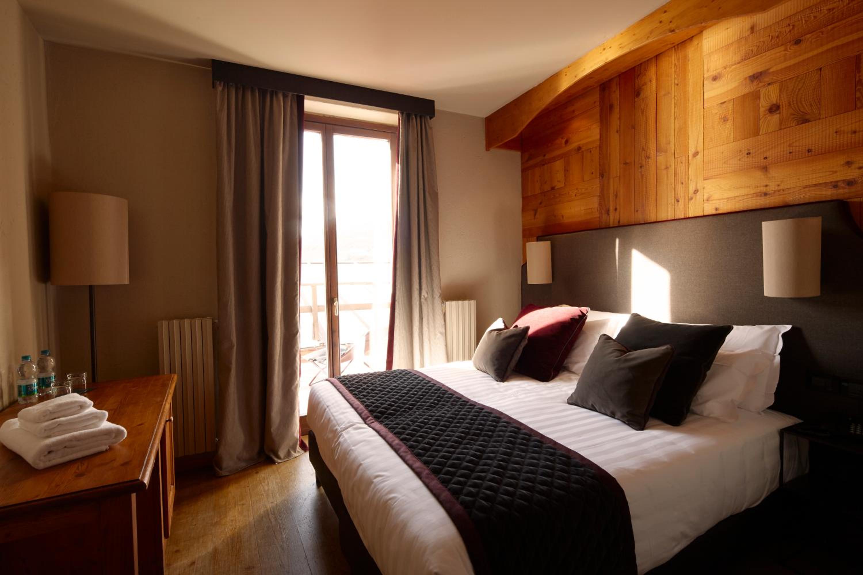 Comfort Double or Twin Room with Terrace and Mountain View