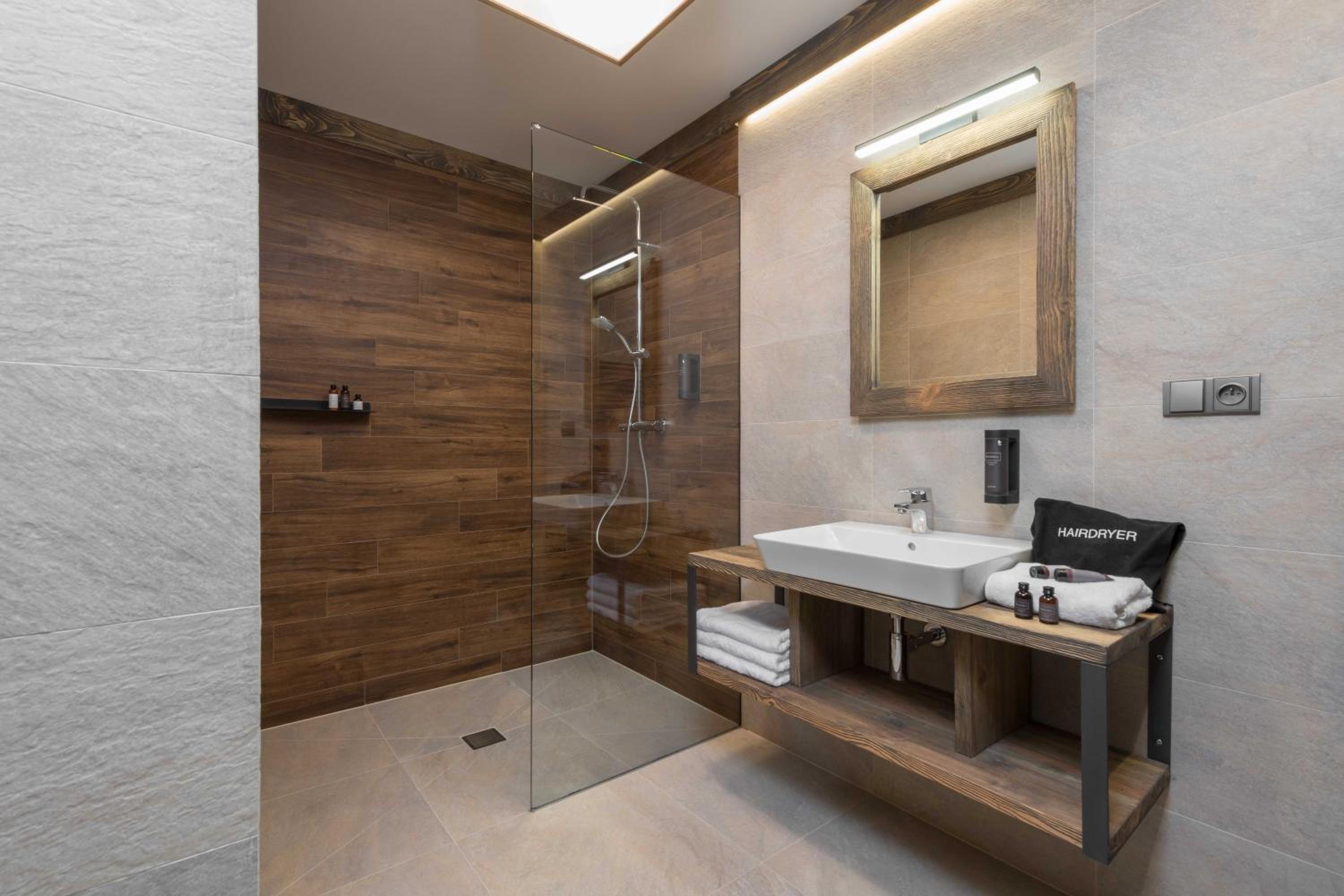Apartment with Outdoor Jacuzzi photo 2