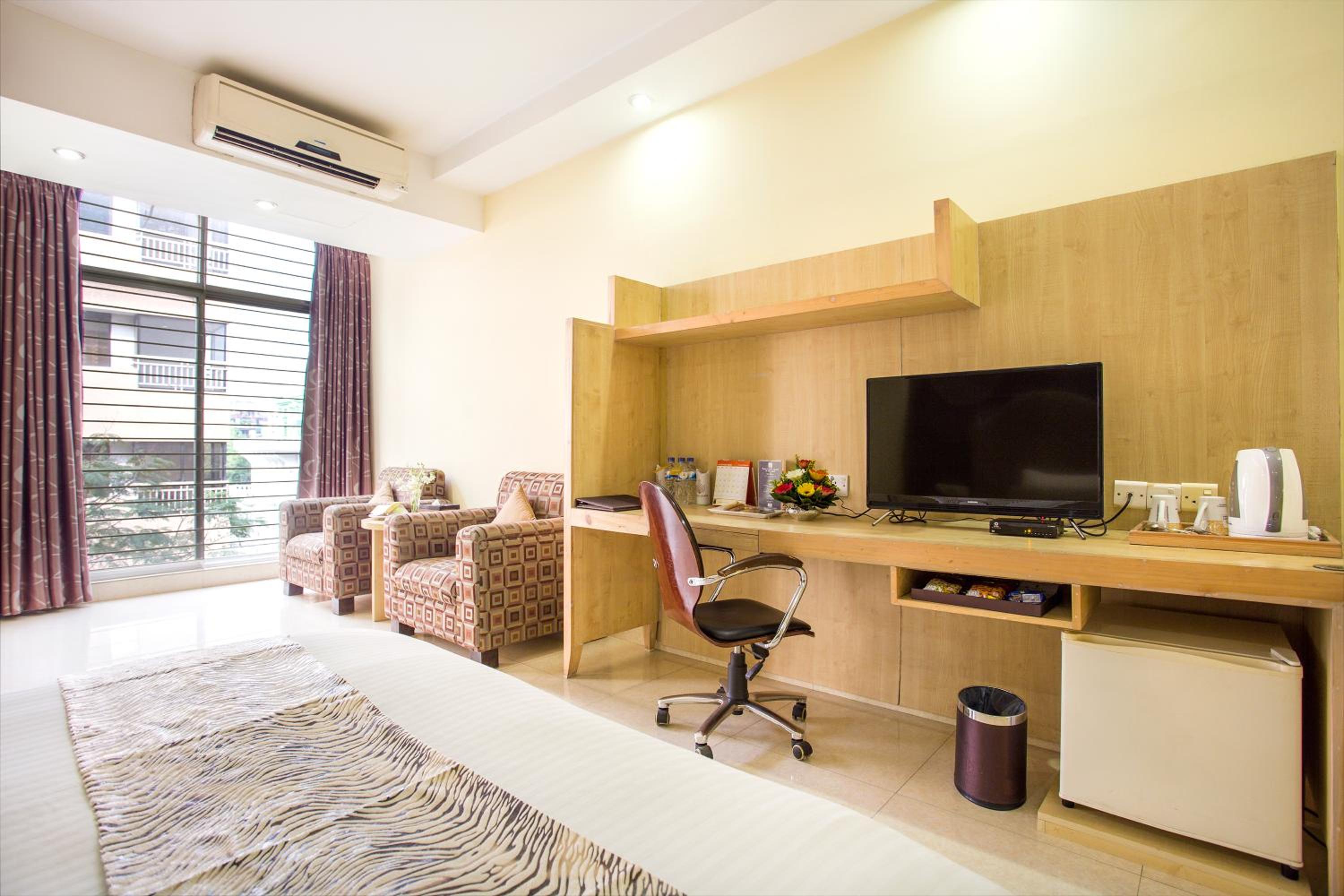 Premium Queen Room photo 2
