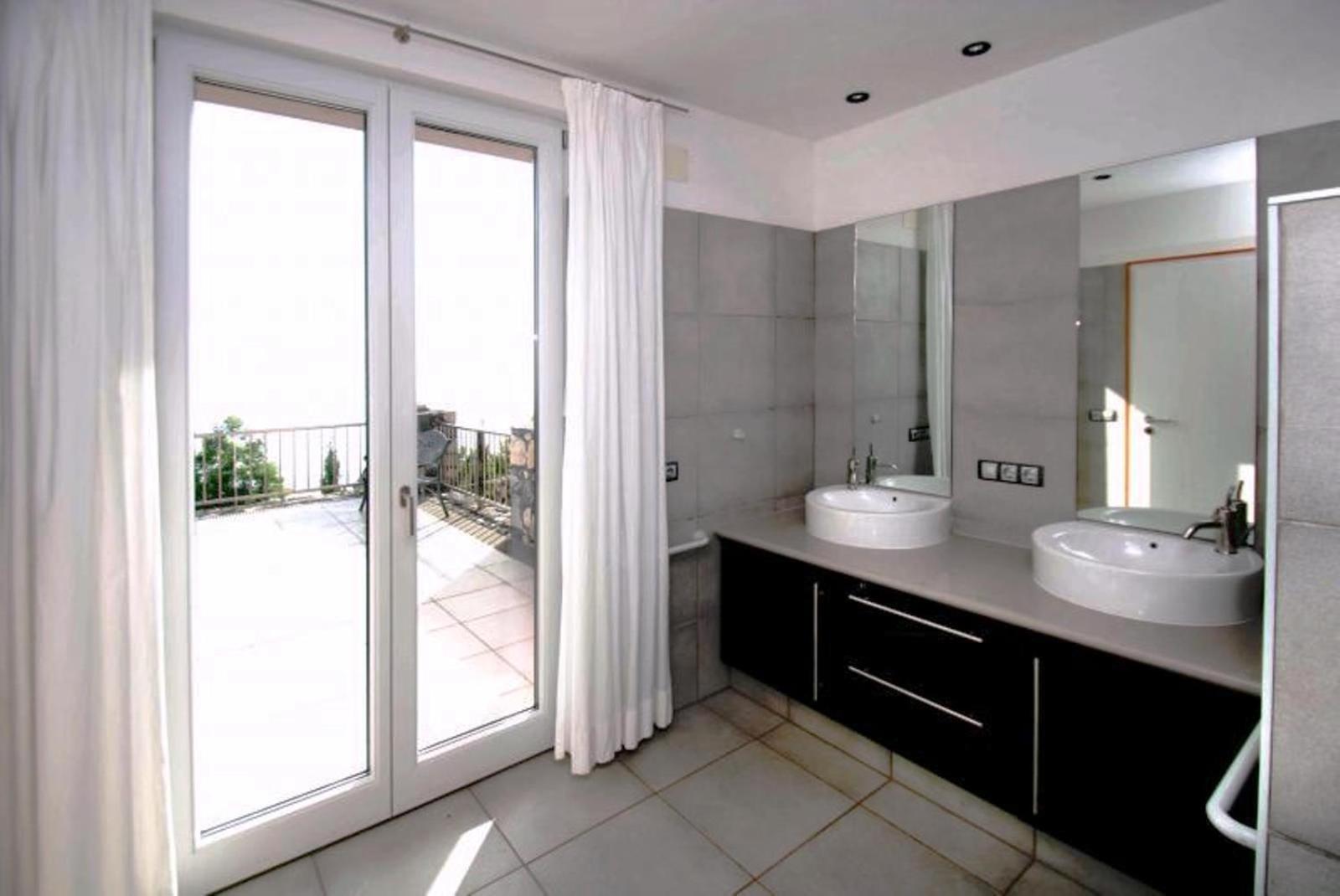 Villa with Sea View photo 2