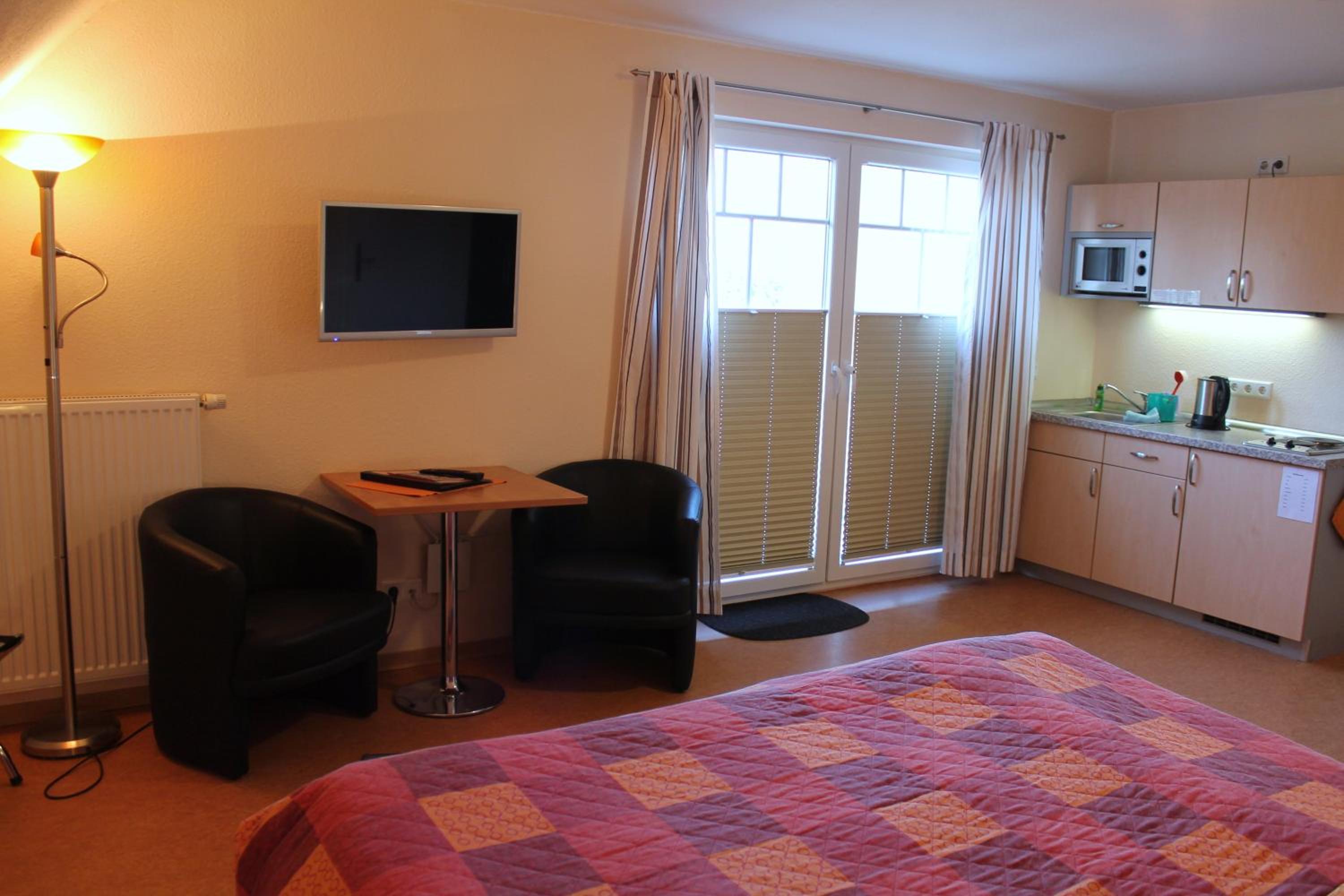 Double Room with Balcony and Kitchenette photo 2