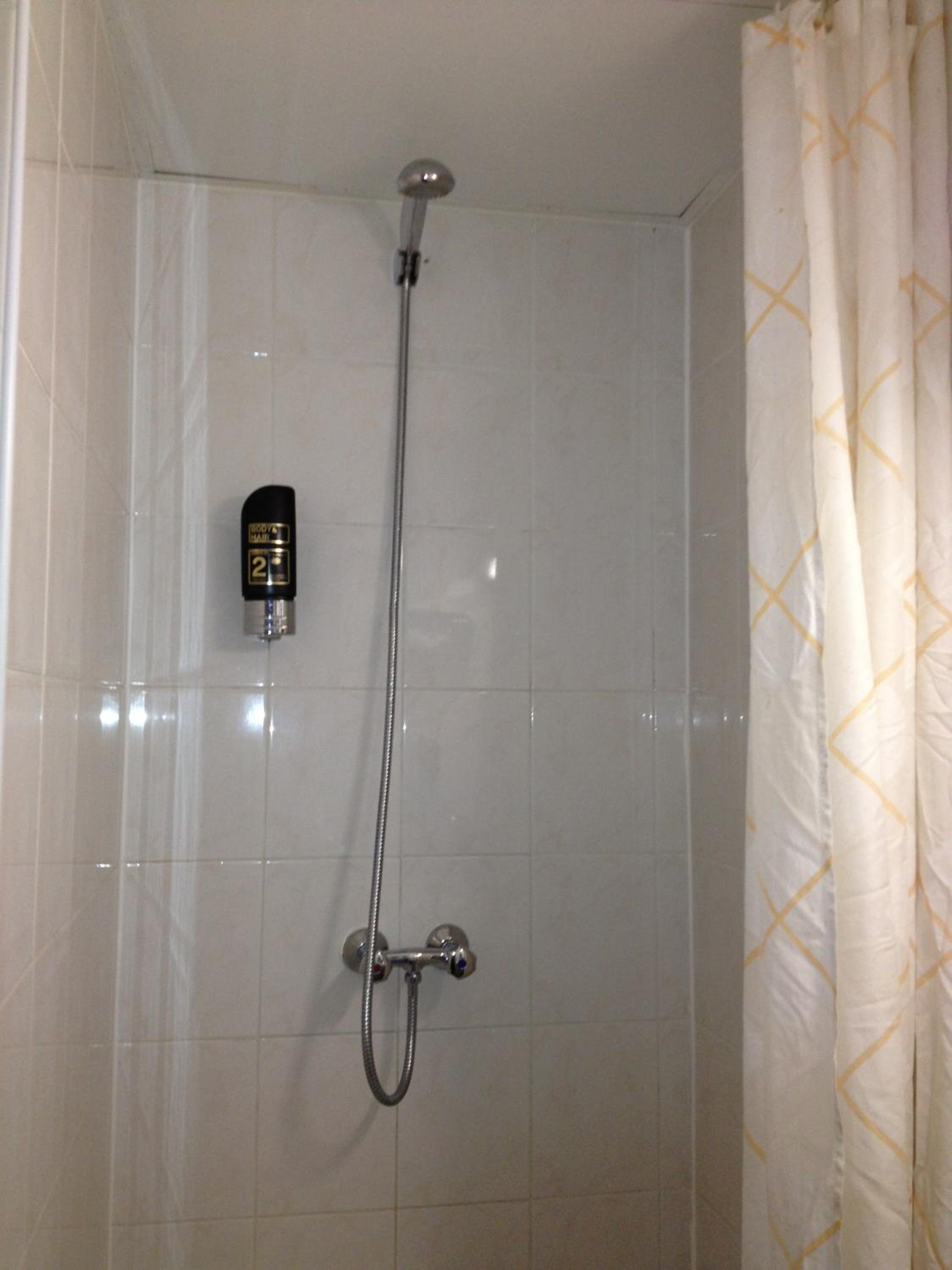 Twin Room with Shared Bathroom photo 3