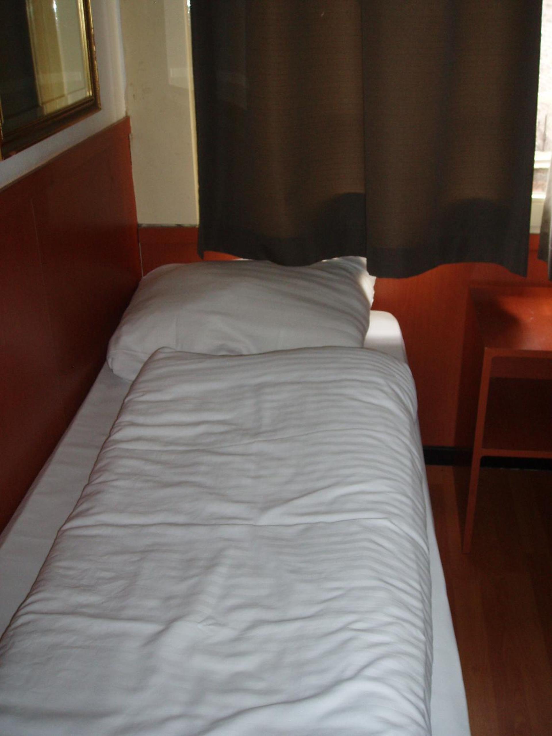 Single Room with Shared Bathroom