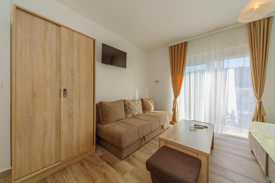 Studio Apartment photo 1
