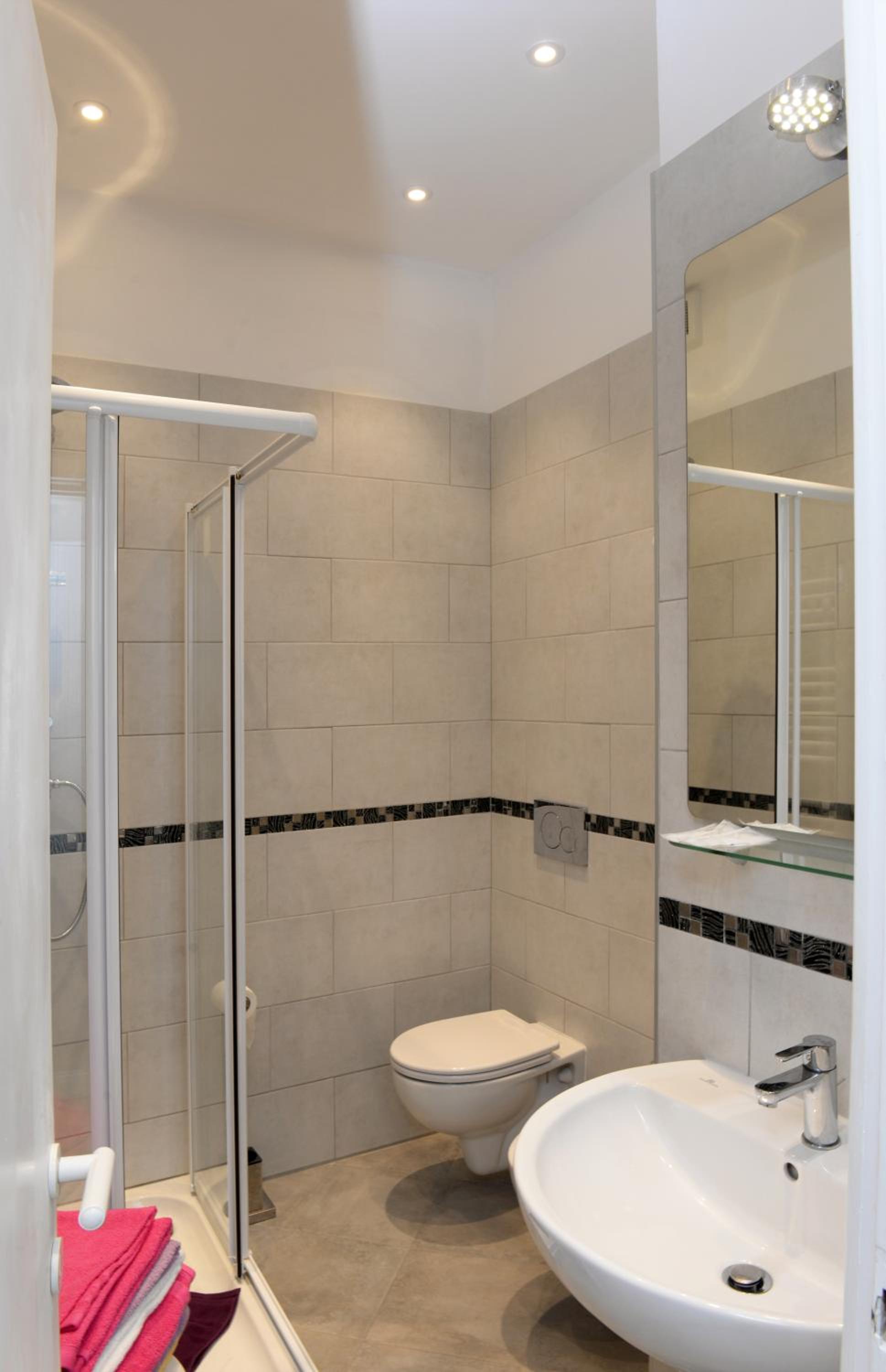 Triple Room - Photo 9