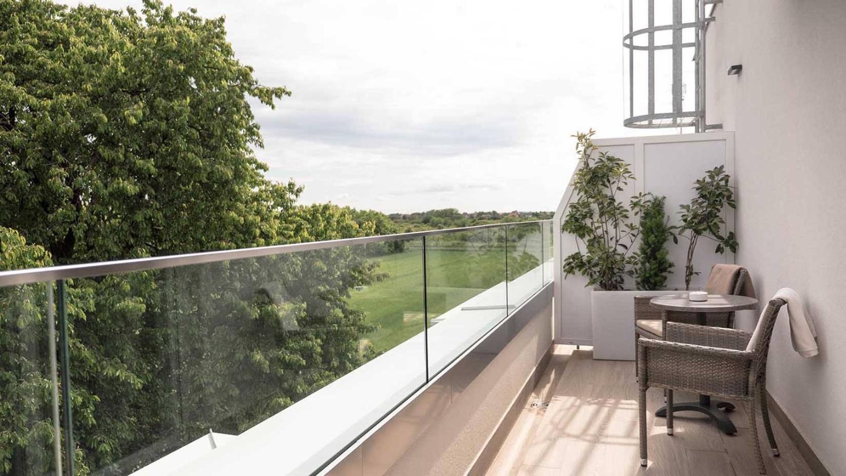 Double Room with Balcony - Photo 15