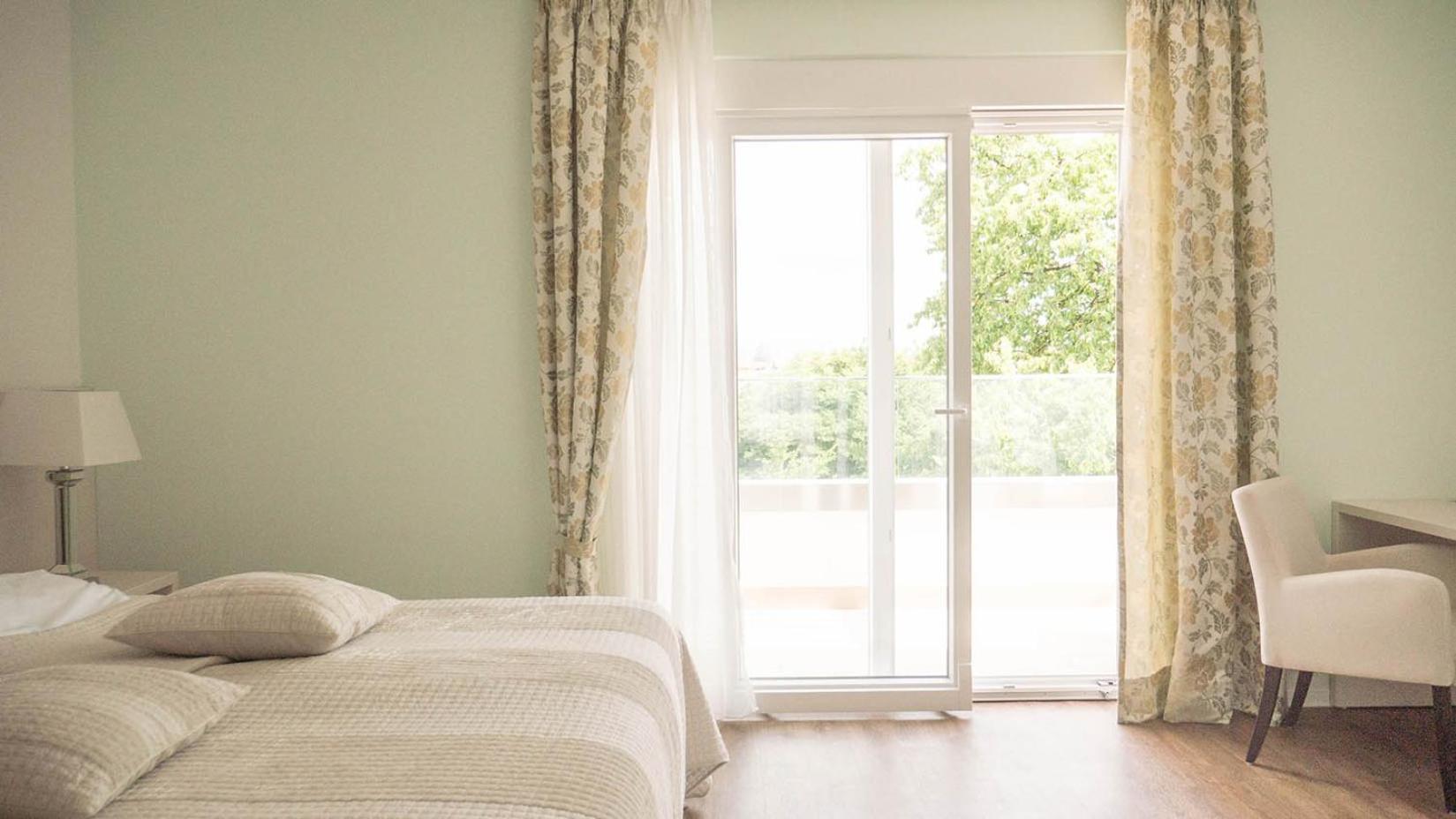 Double Room with Balcony - Photo 14
