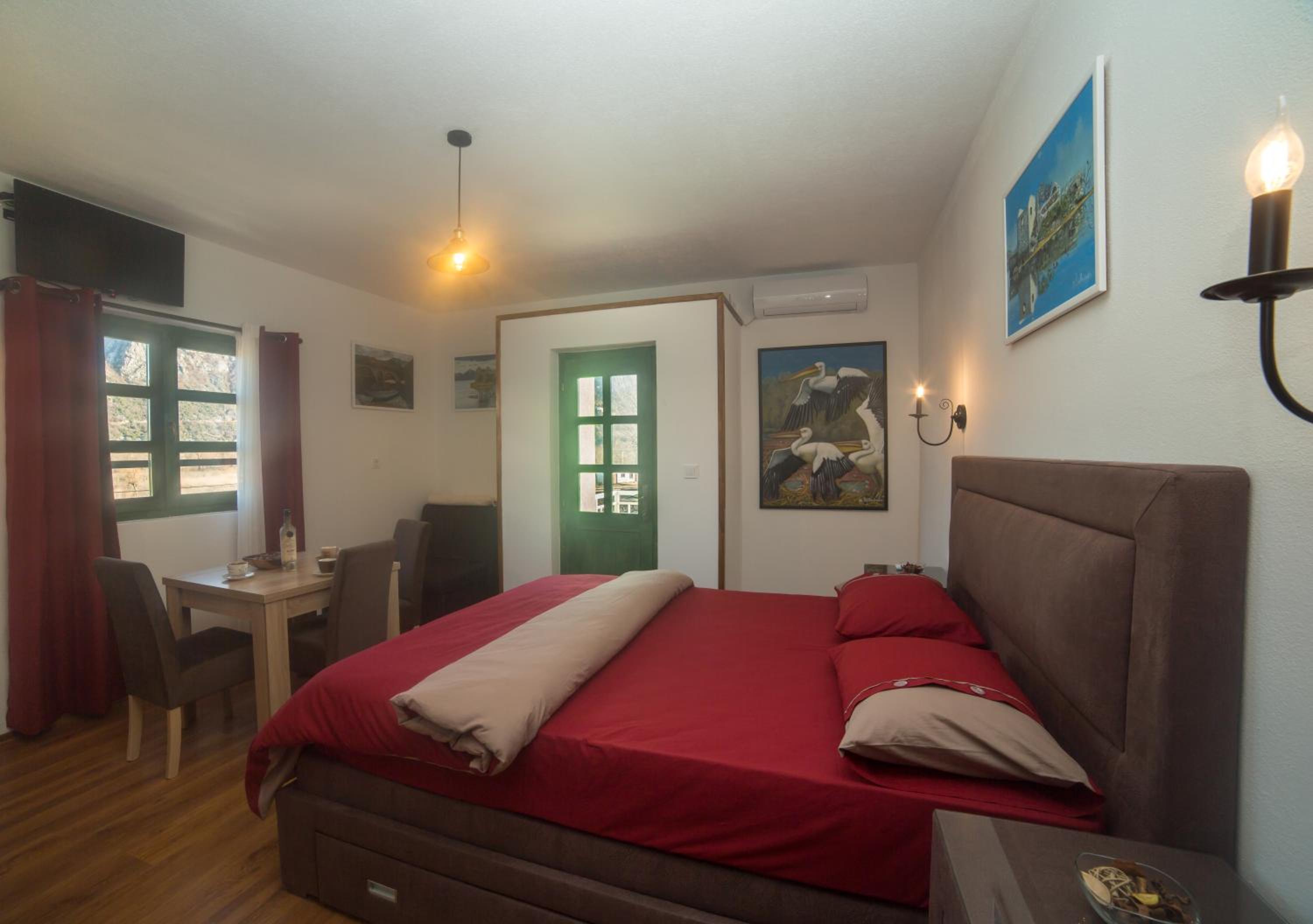 Apartment with Mountain View photo 1
