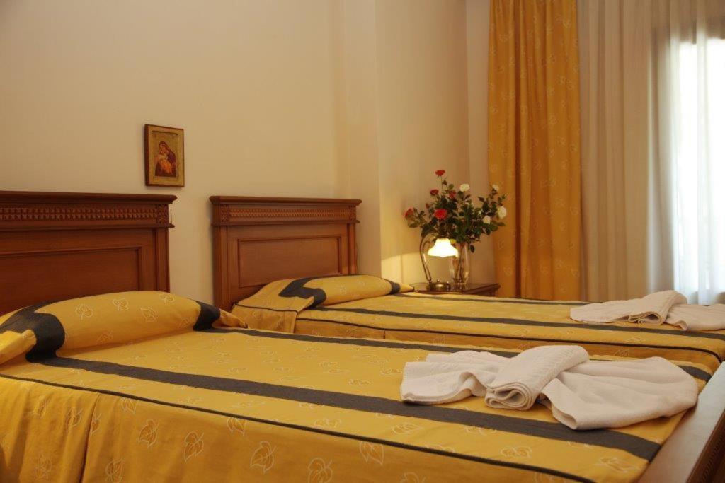 Twin Room with City View - Photo 4