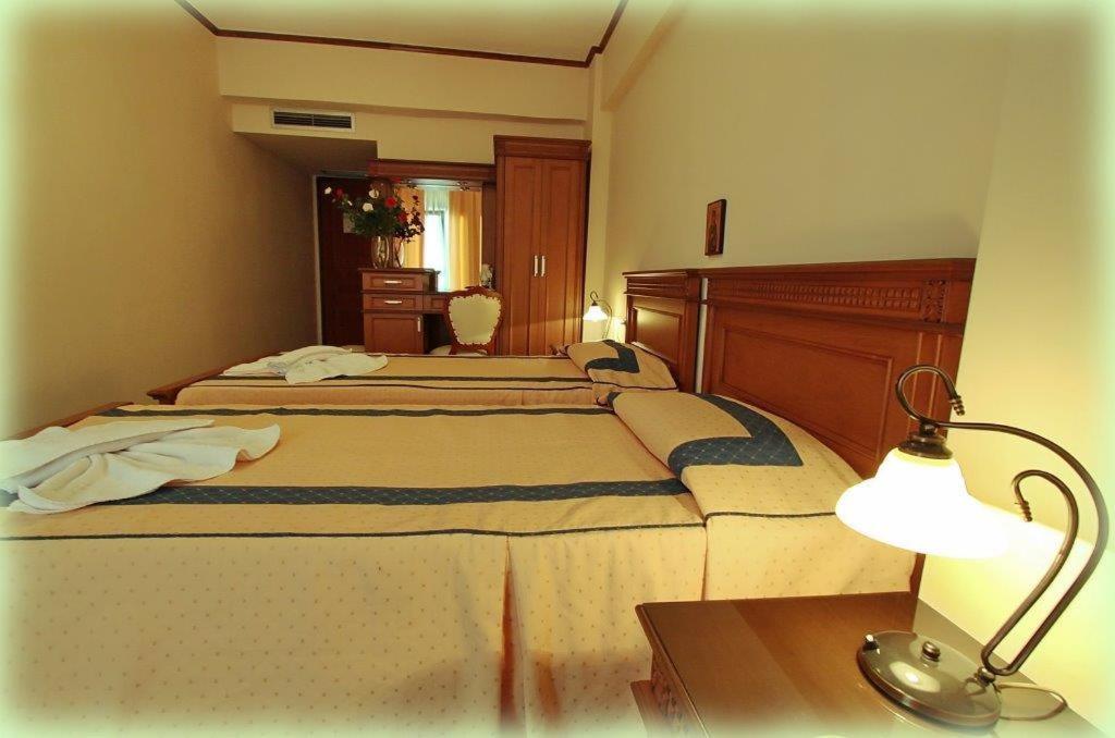 Twin Room with City View - Photo 5