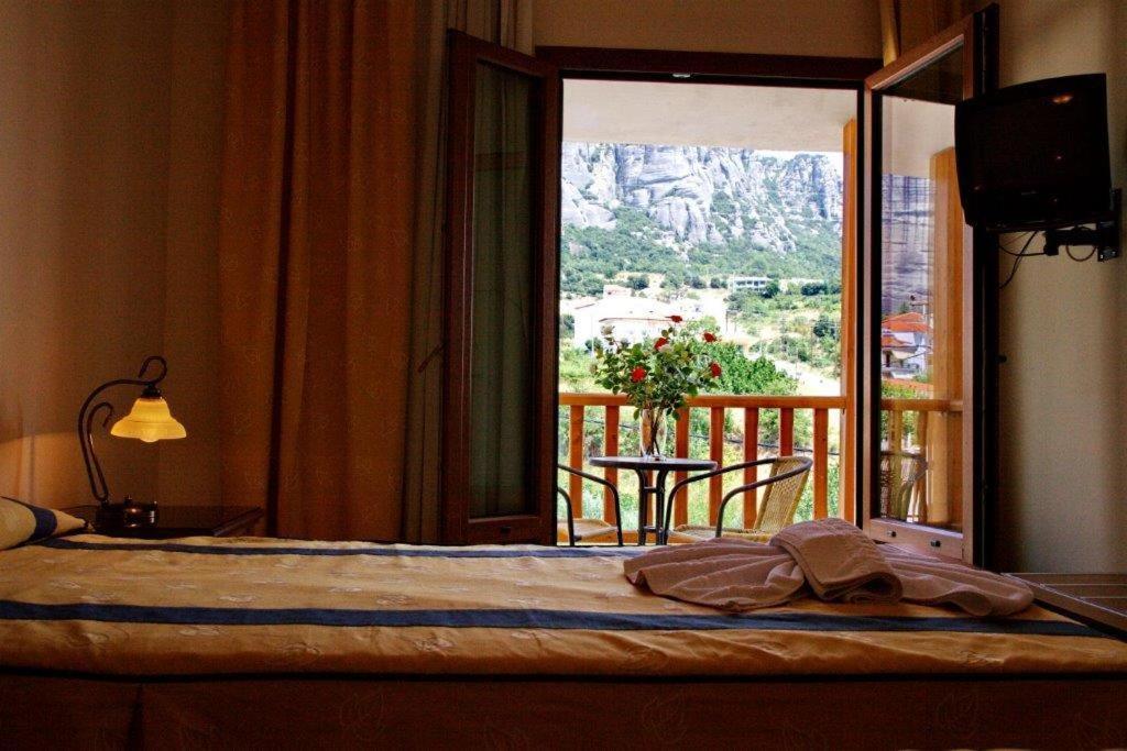 Double or Twin Room with Meteora View - Photo 3