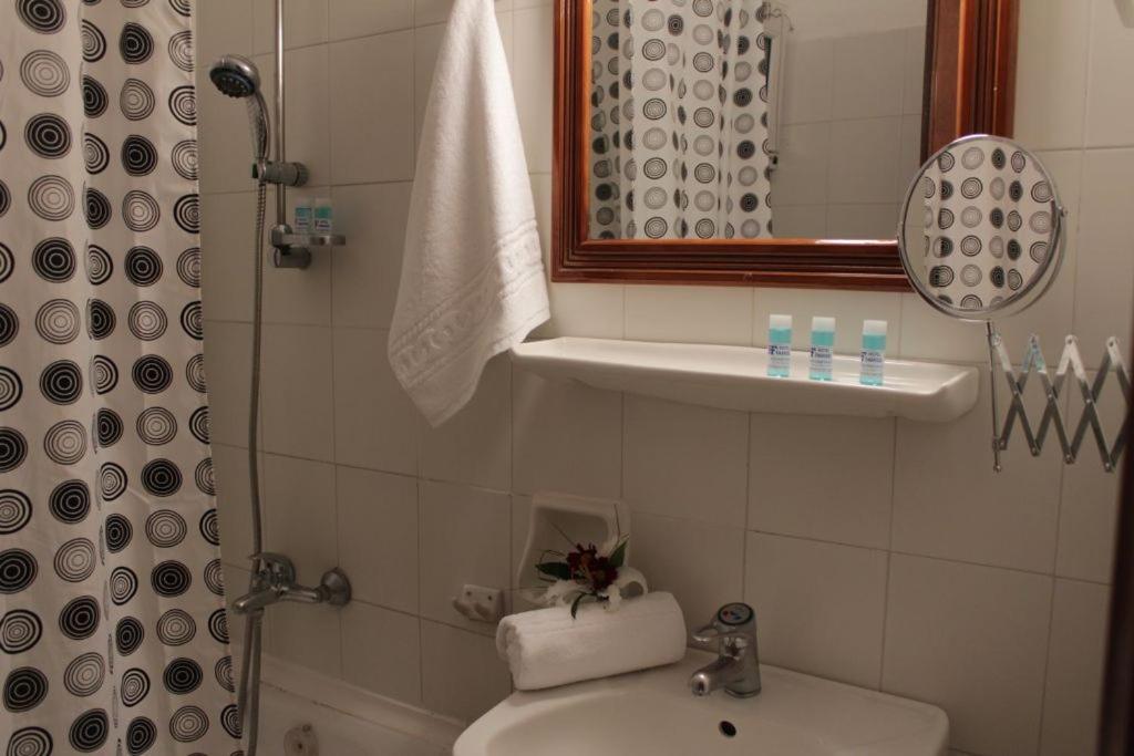 Twin Room with City View - Photo 2