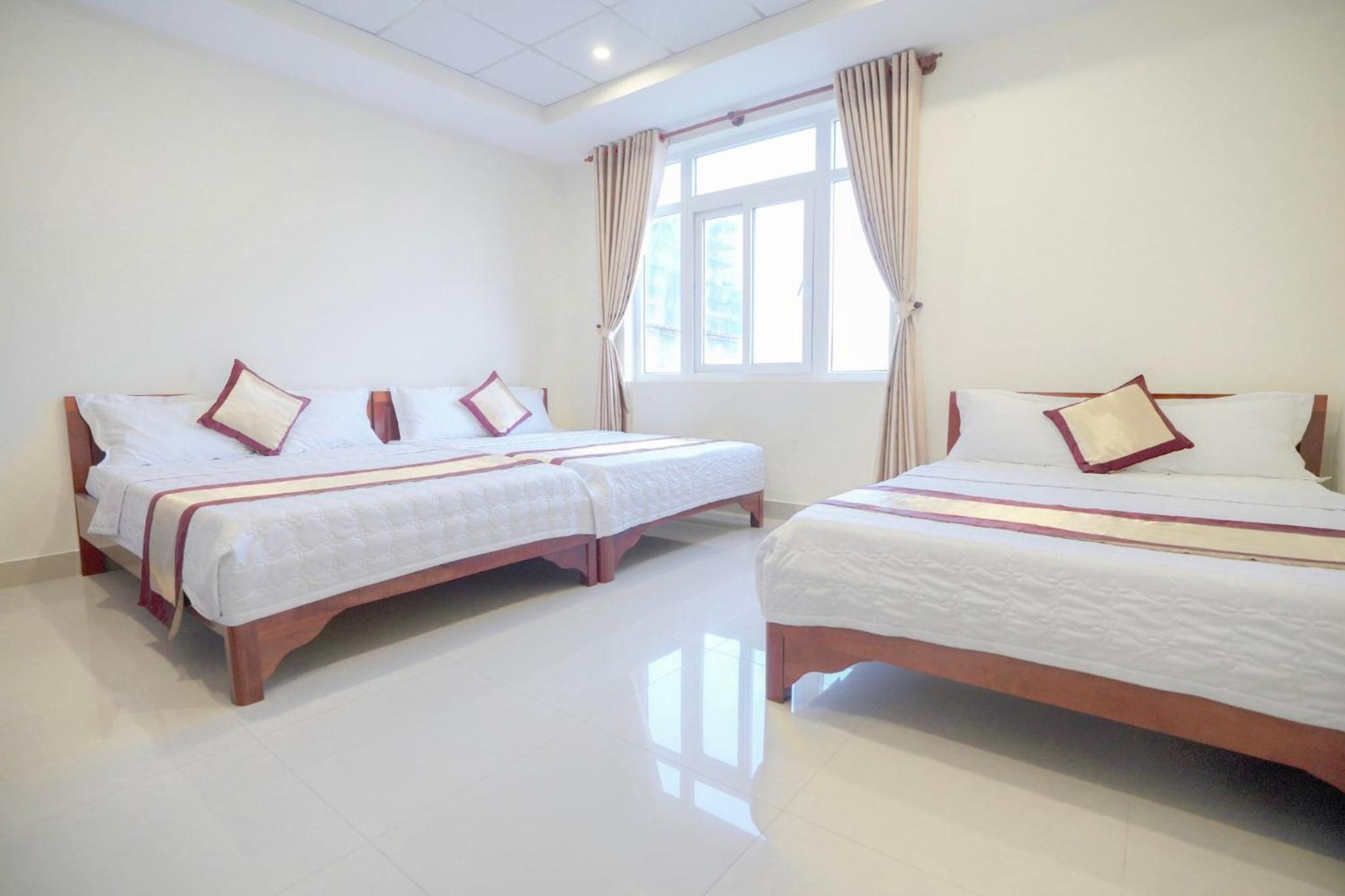 6-Bed Mixed Dormitory Room