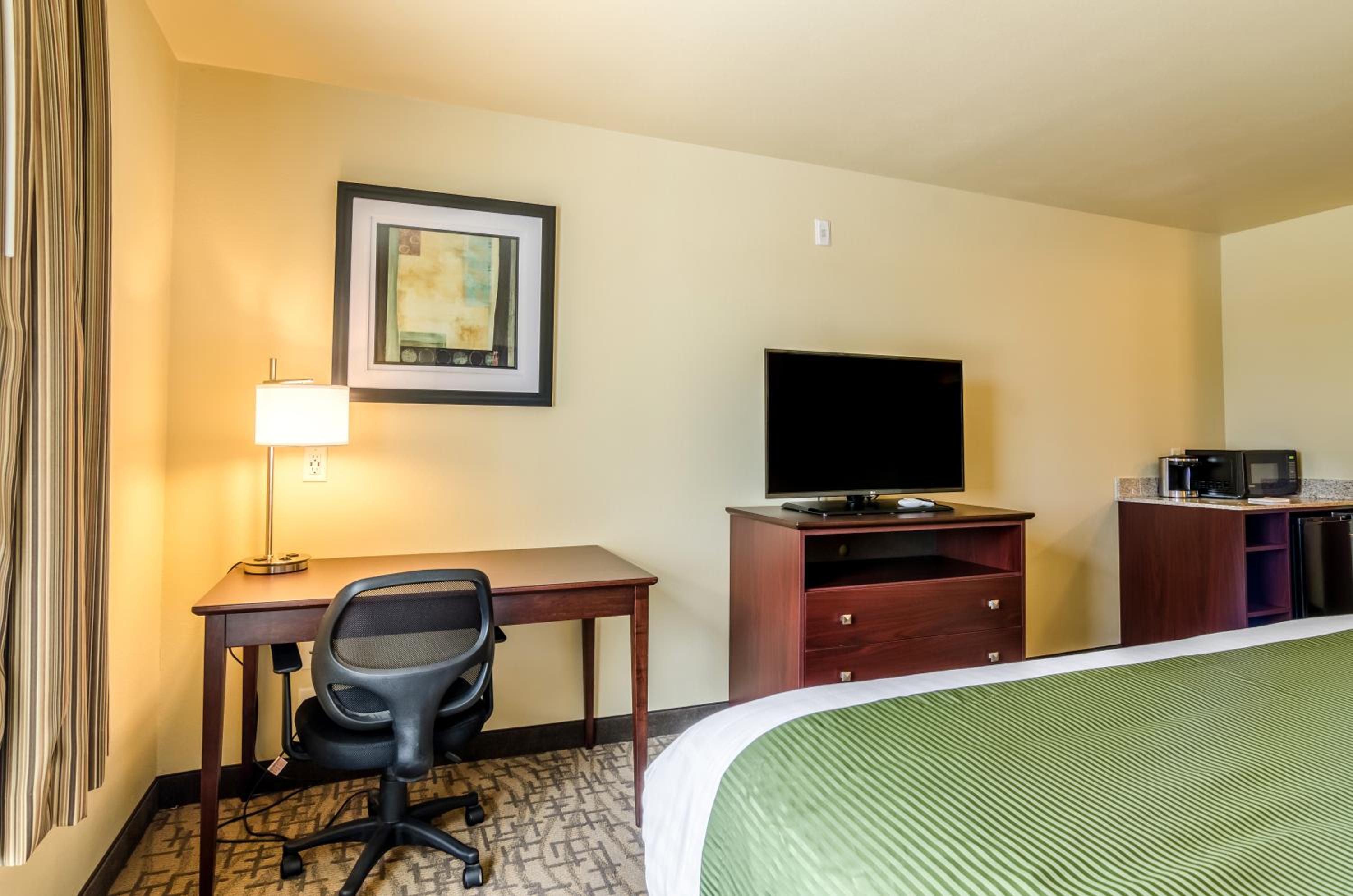 King Suite with Spa Bath photo 3