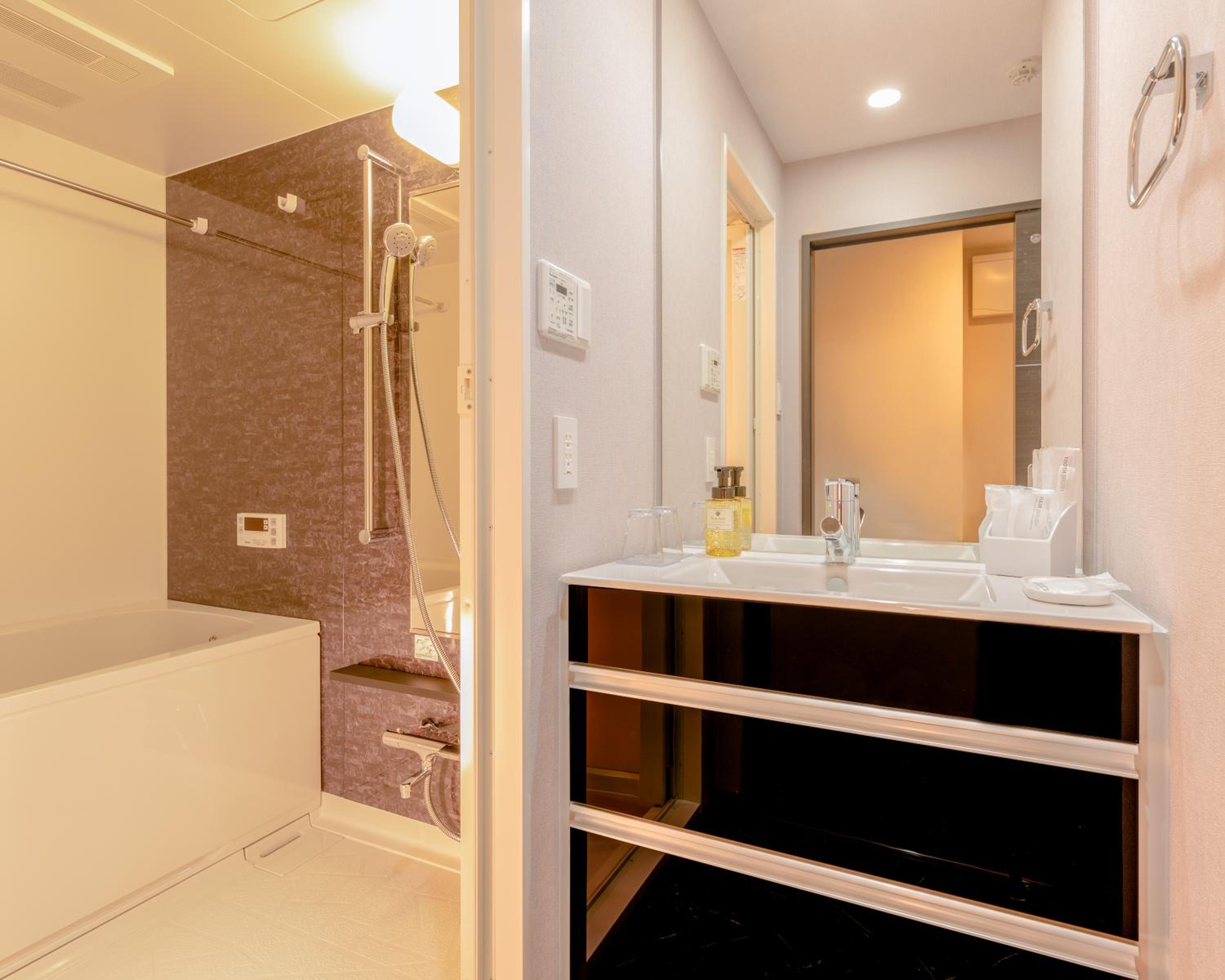 Standard Double Room - Photo 8