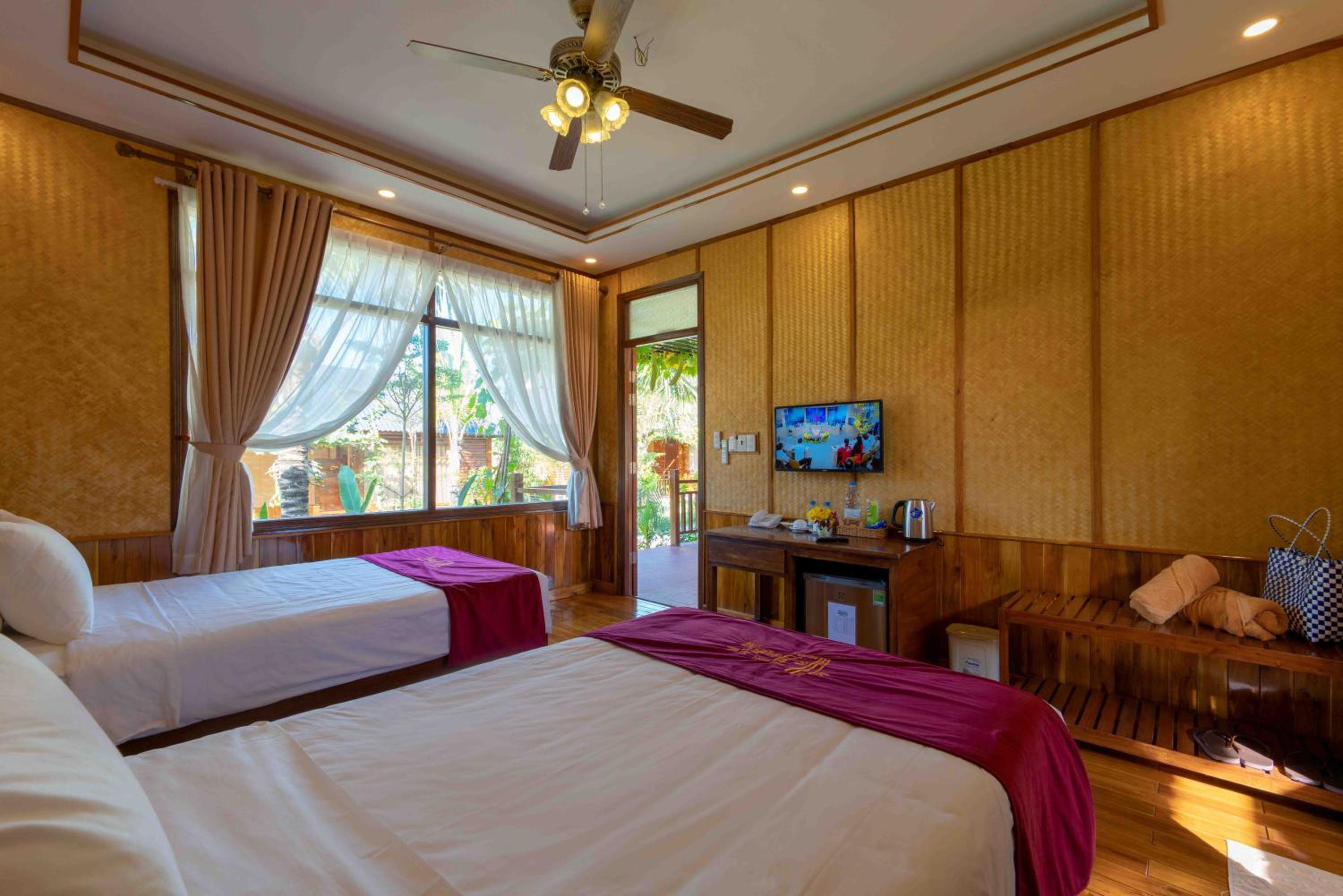 Bungalow with Garden View - Photo 4