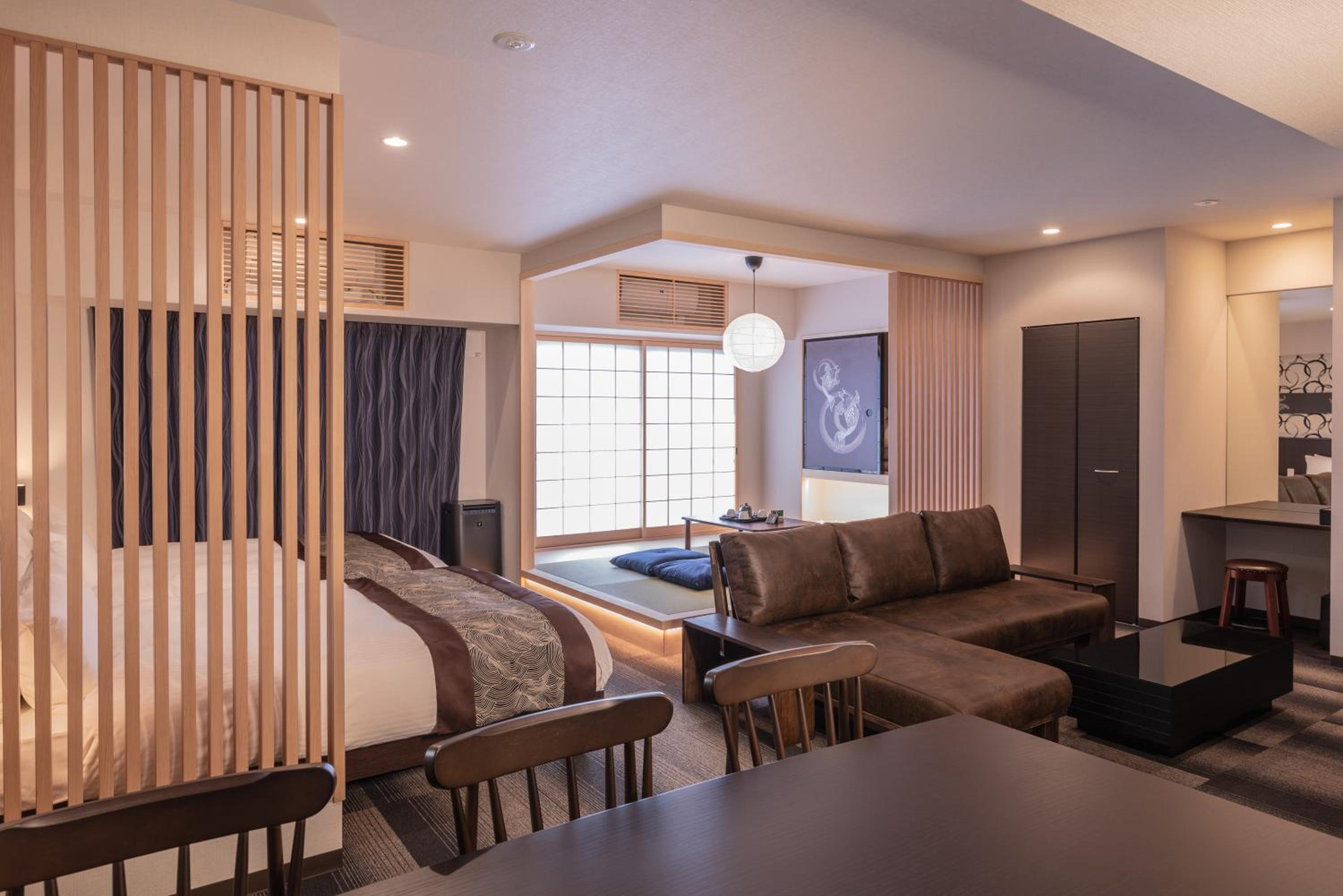 Executive Suite - Photo 14