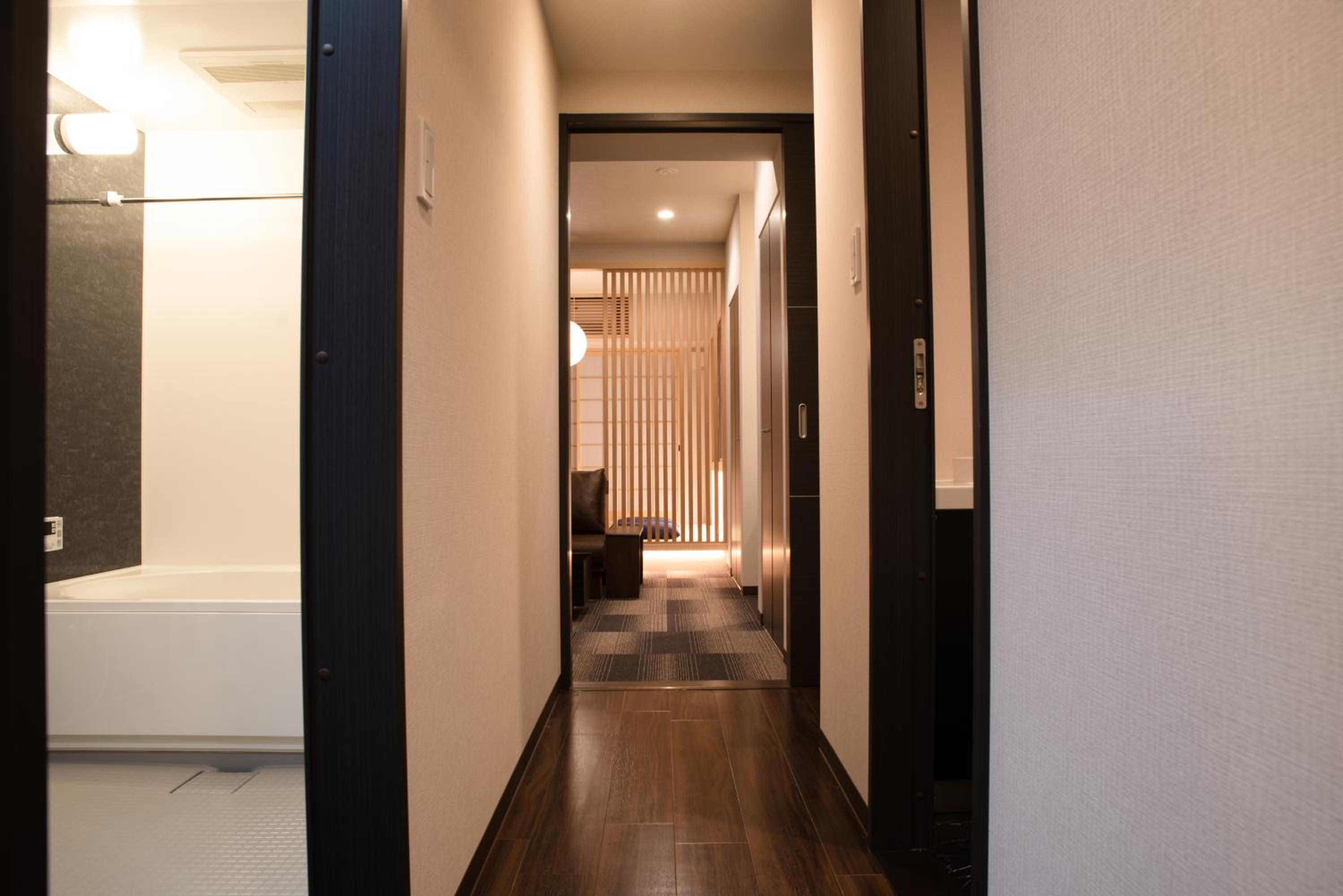 Suite - Photo 12