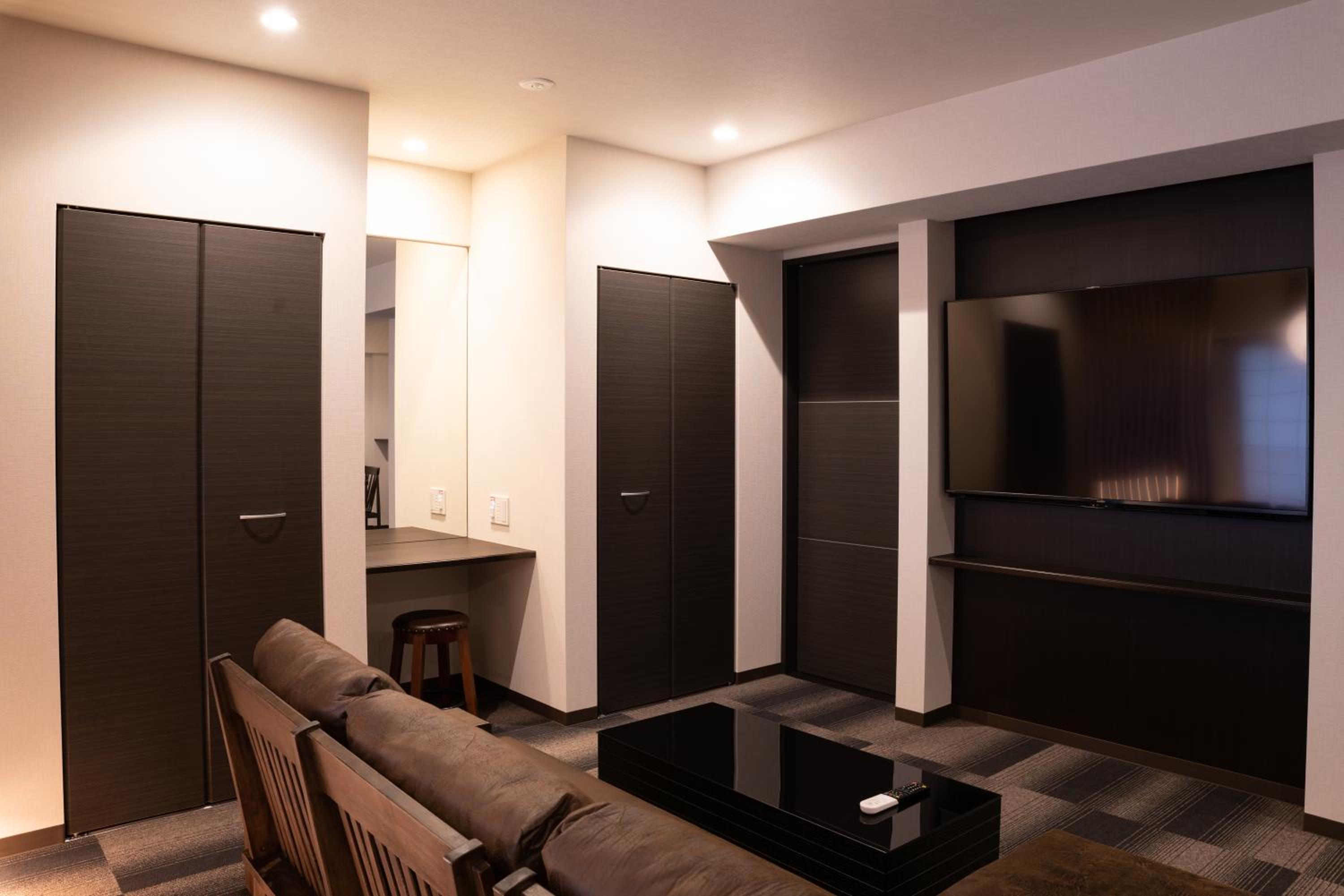 Suite - Photo 8