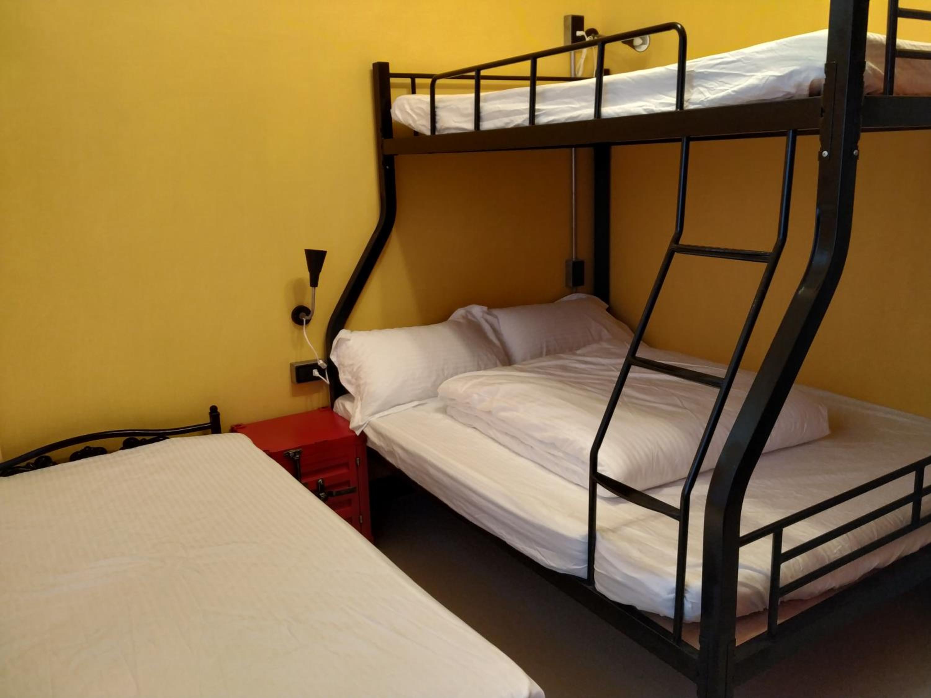 Quadruple Room with Private Bathroom photo 1