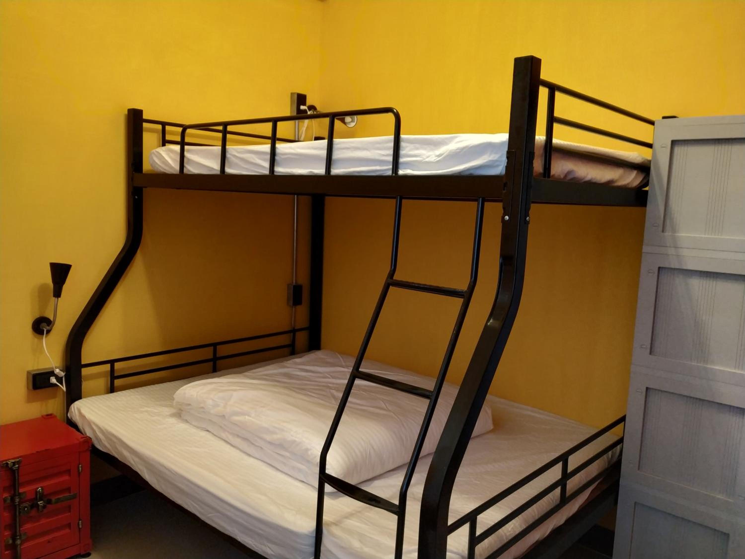 Quadruple Room with Private Bathroom photo 2