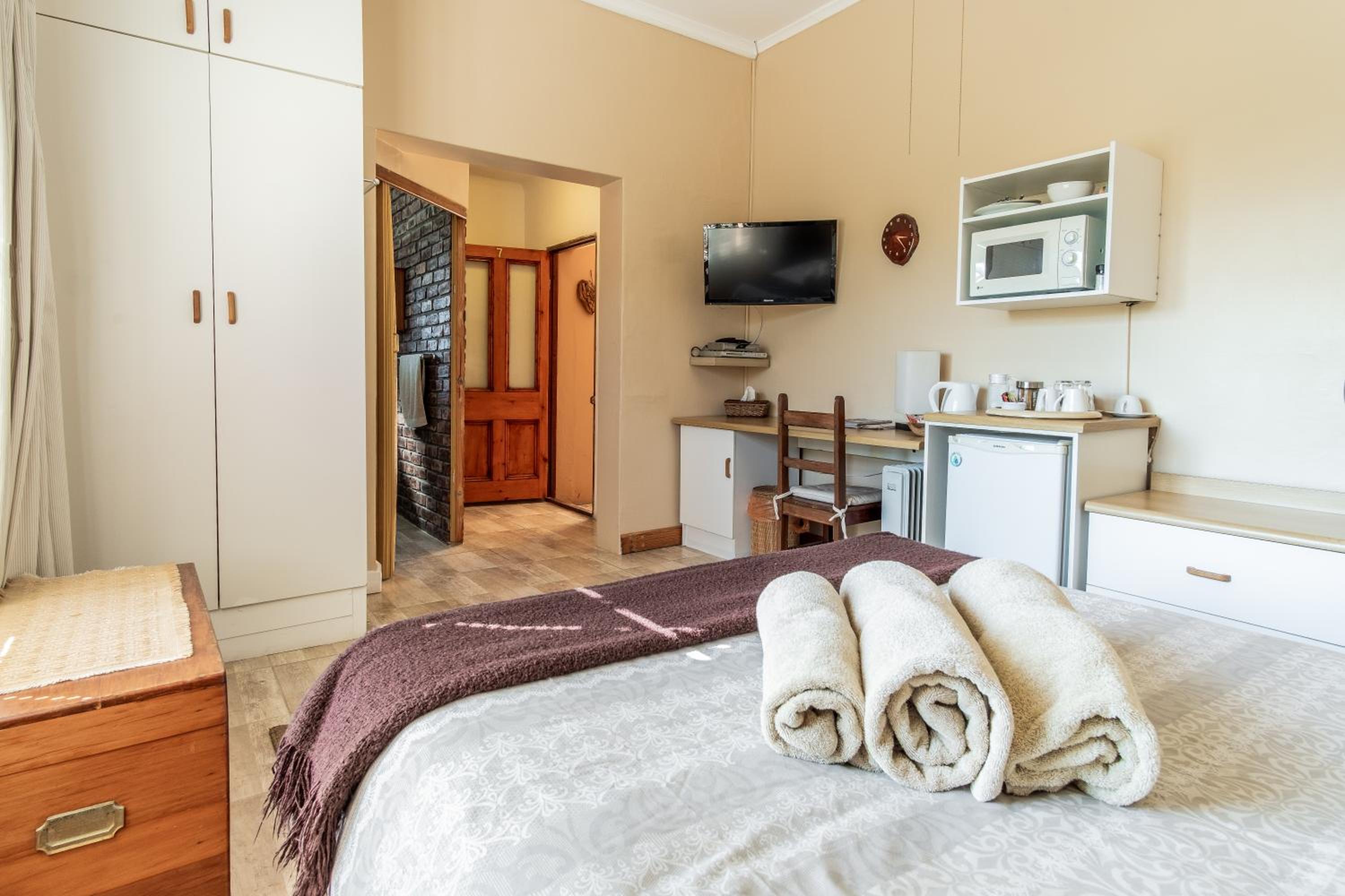 Budget Double Room photo 2