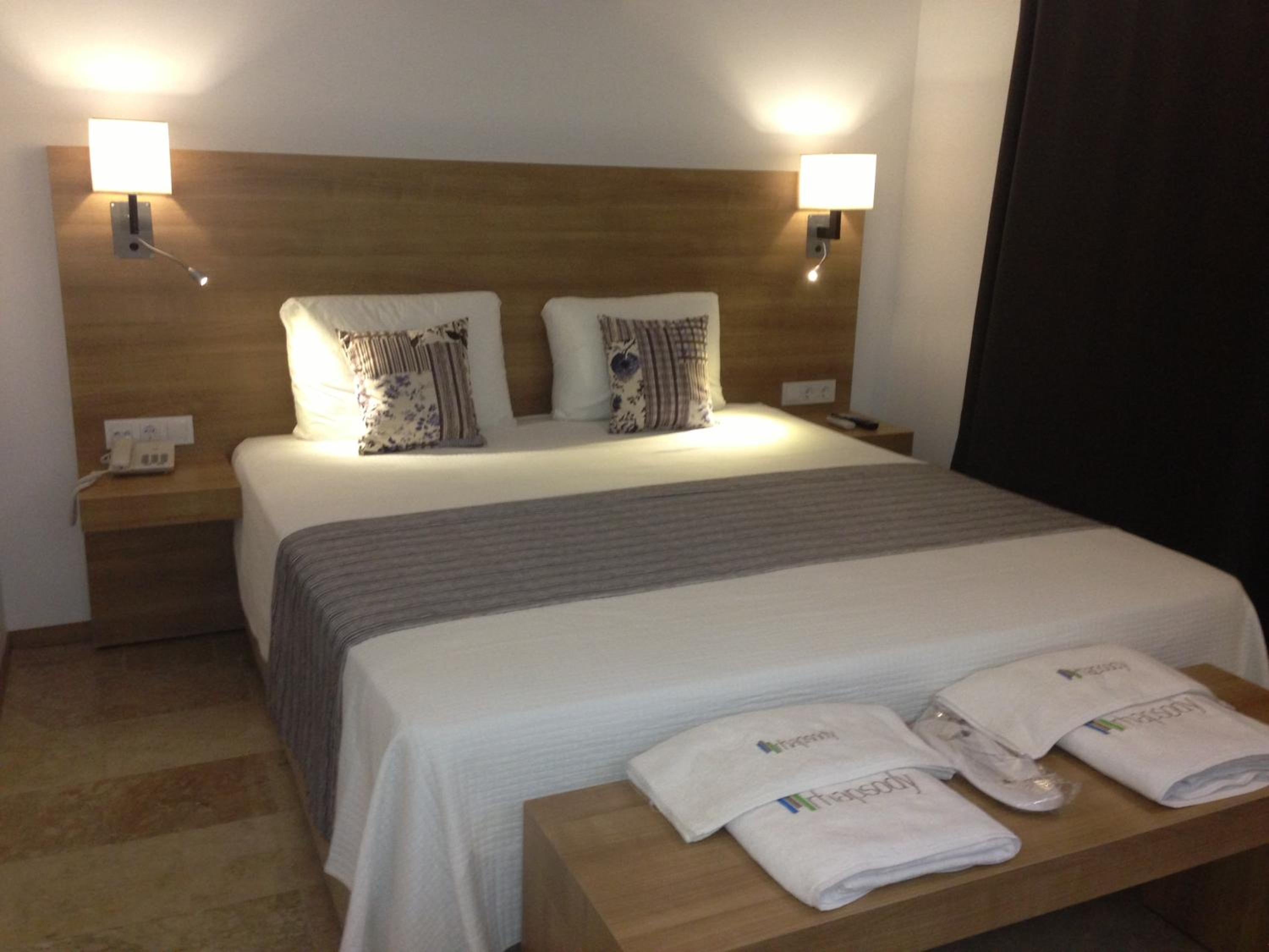 Deluxe Family Room (3 Adults) with Partial Sea View