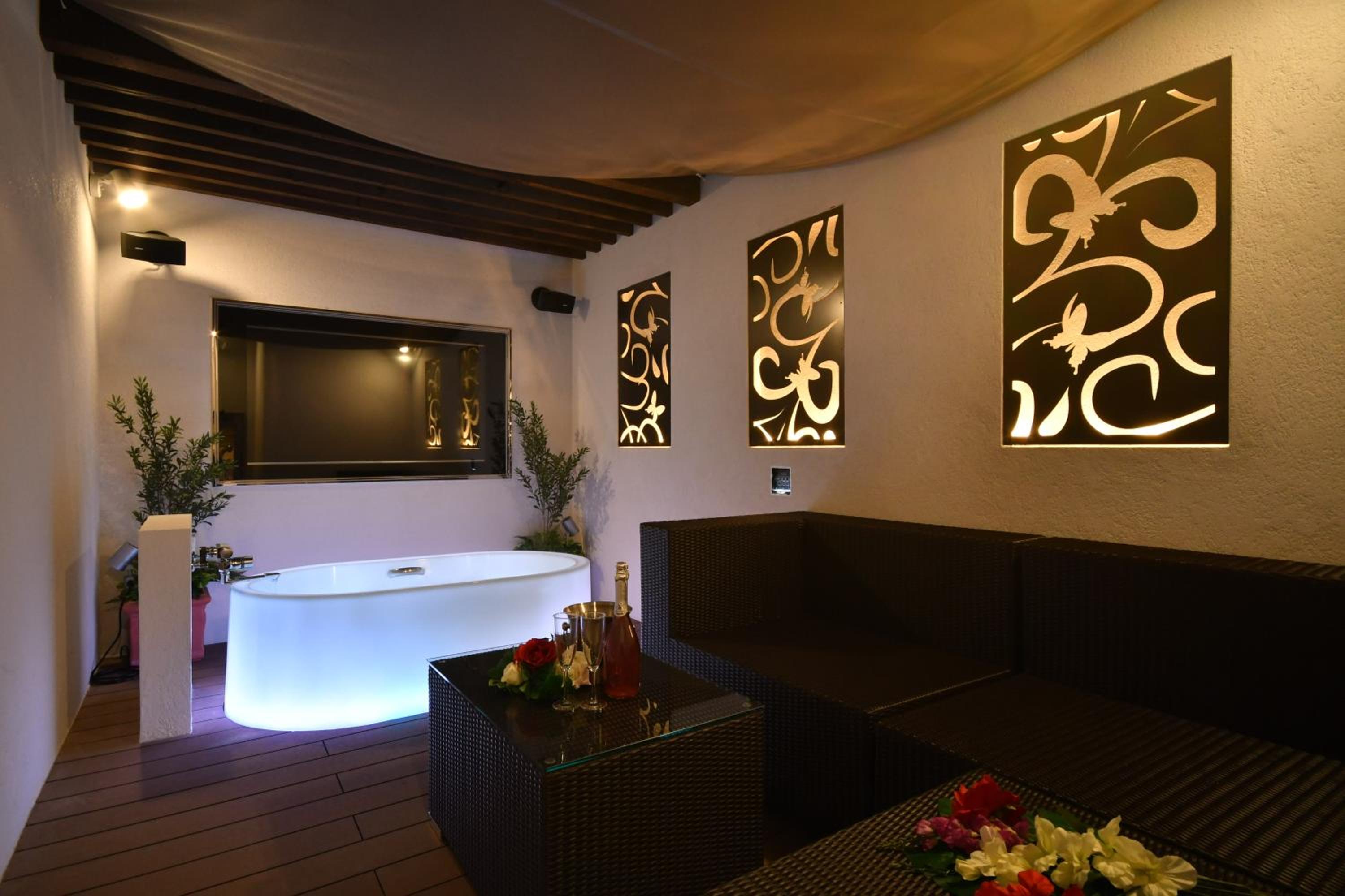Deluxe King Room - Photo 3