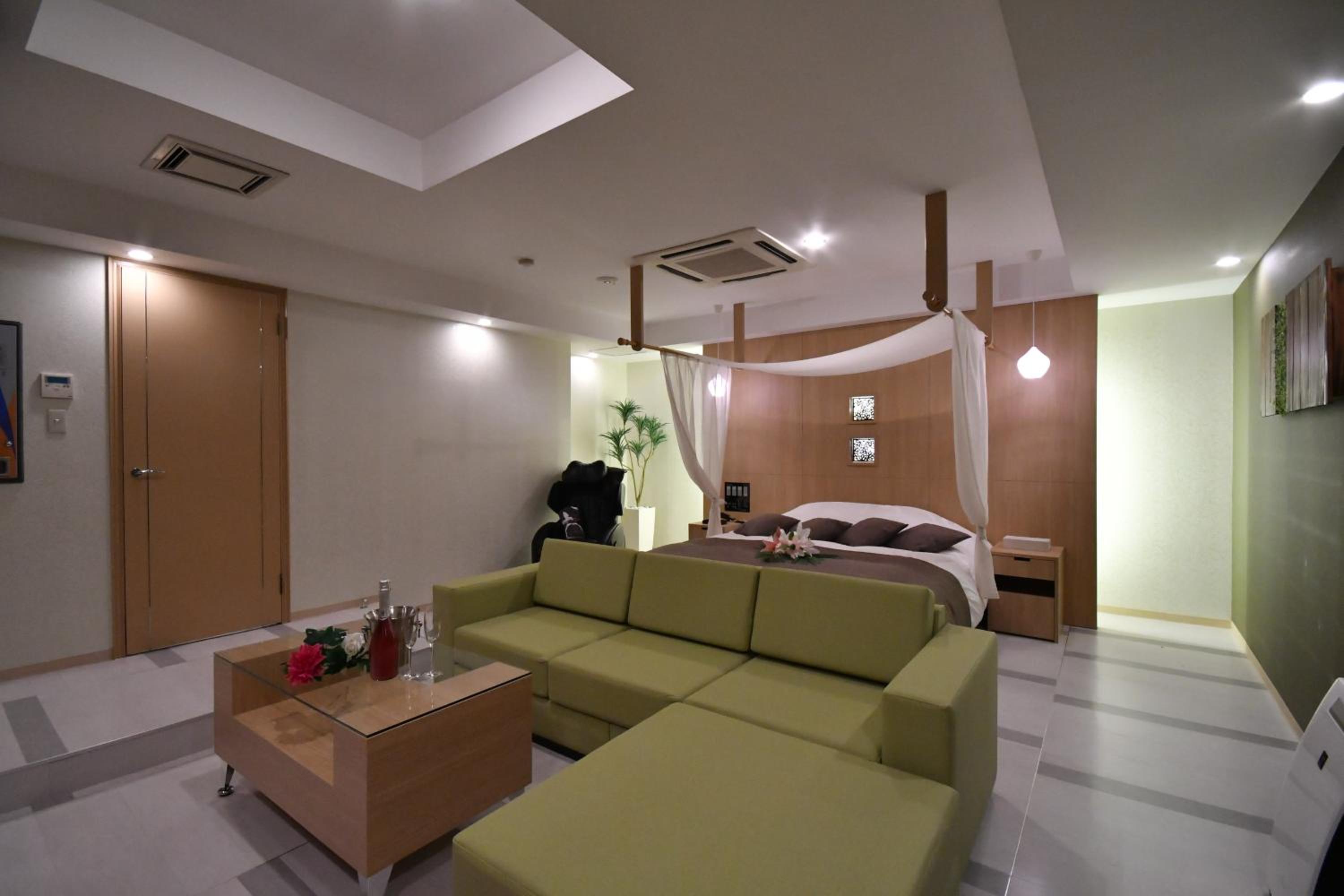 Deluxe King Room - Photo 5