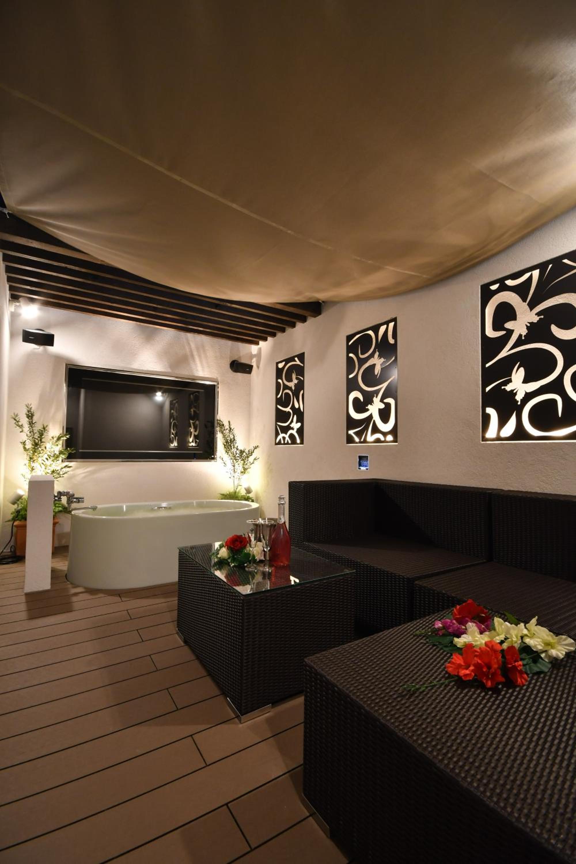 Deluxe King Room - Photo 4