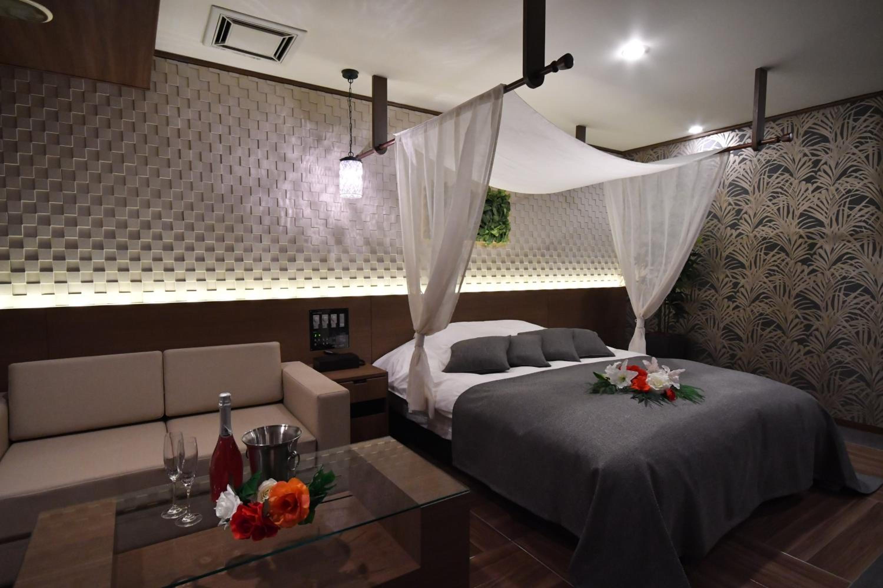 Deluxe King Room - Photo 6