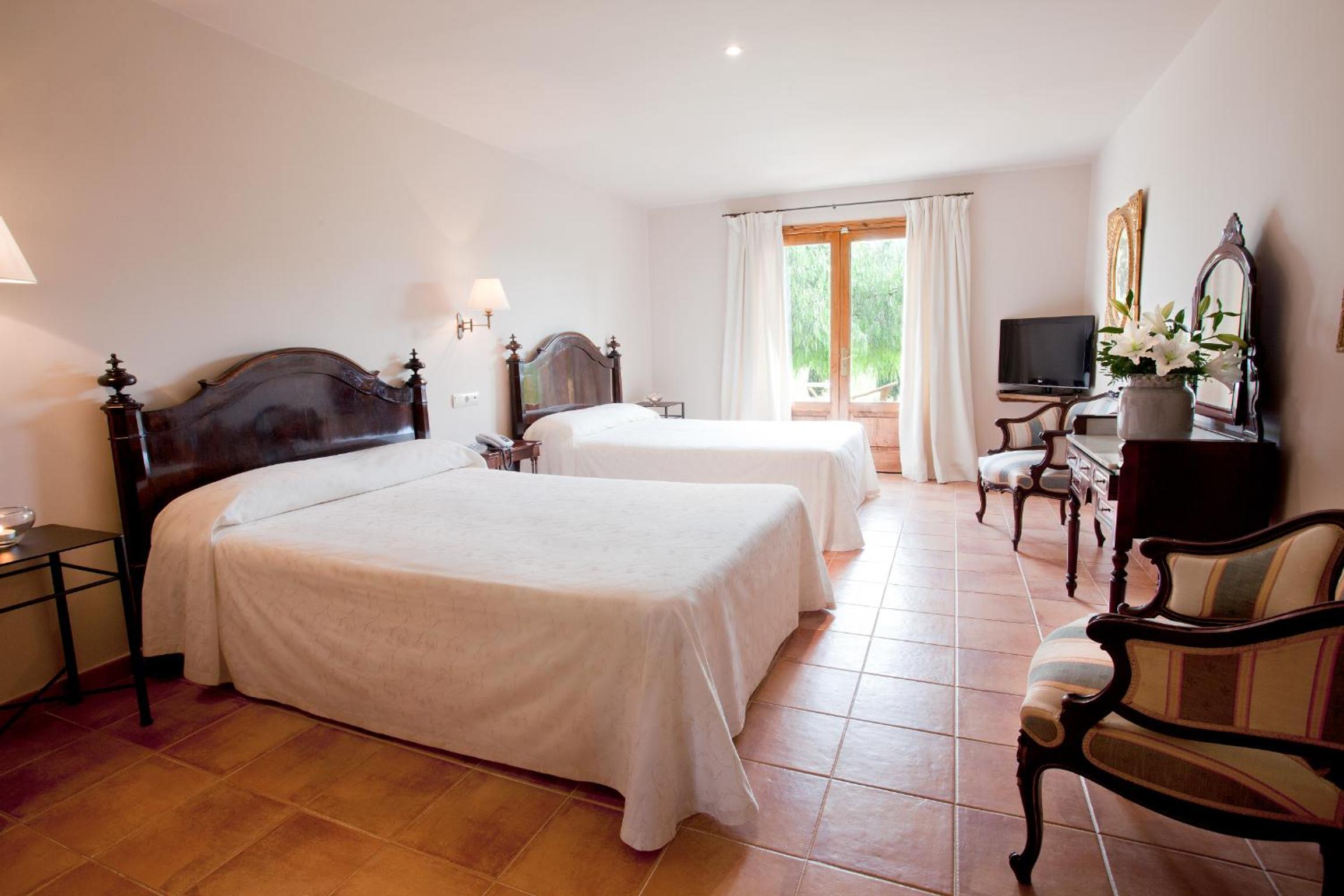 Superior Double Room (2 Adults + 1 Child) photo 3
