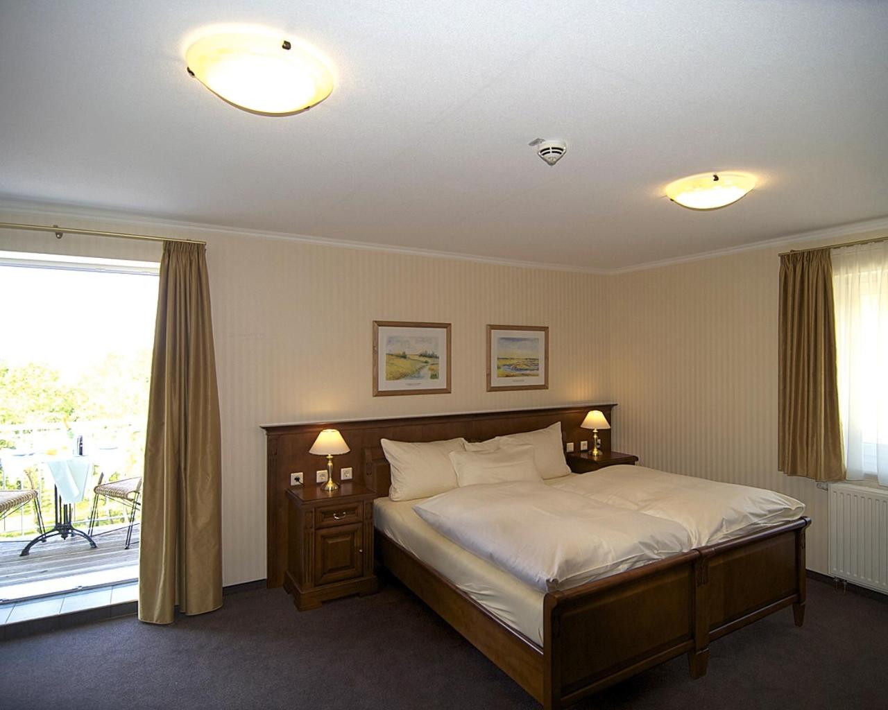 Deluxe Double Room with Balcony - Photo 6